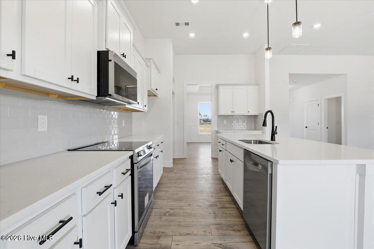 100562630 | Photo 12