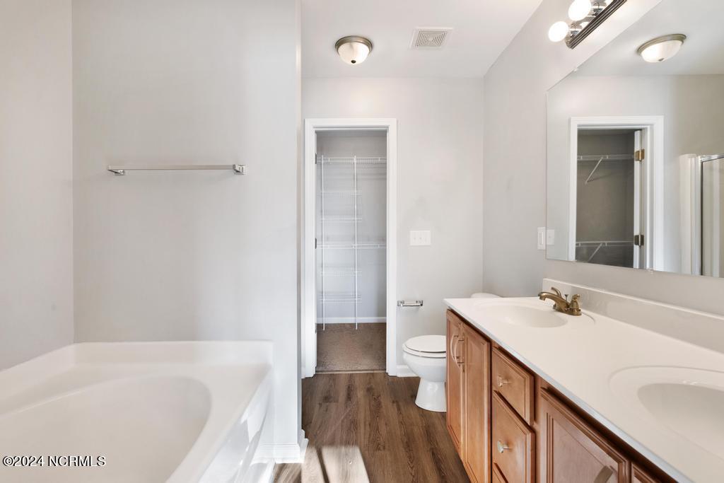 100560124 | Photo 11