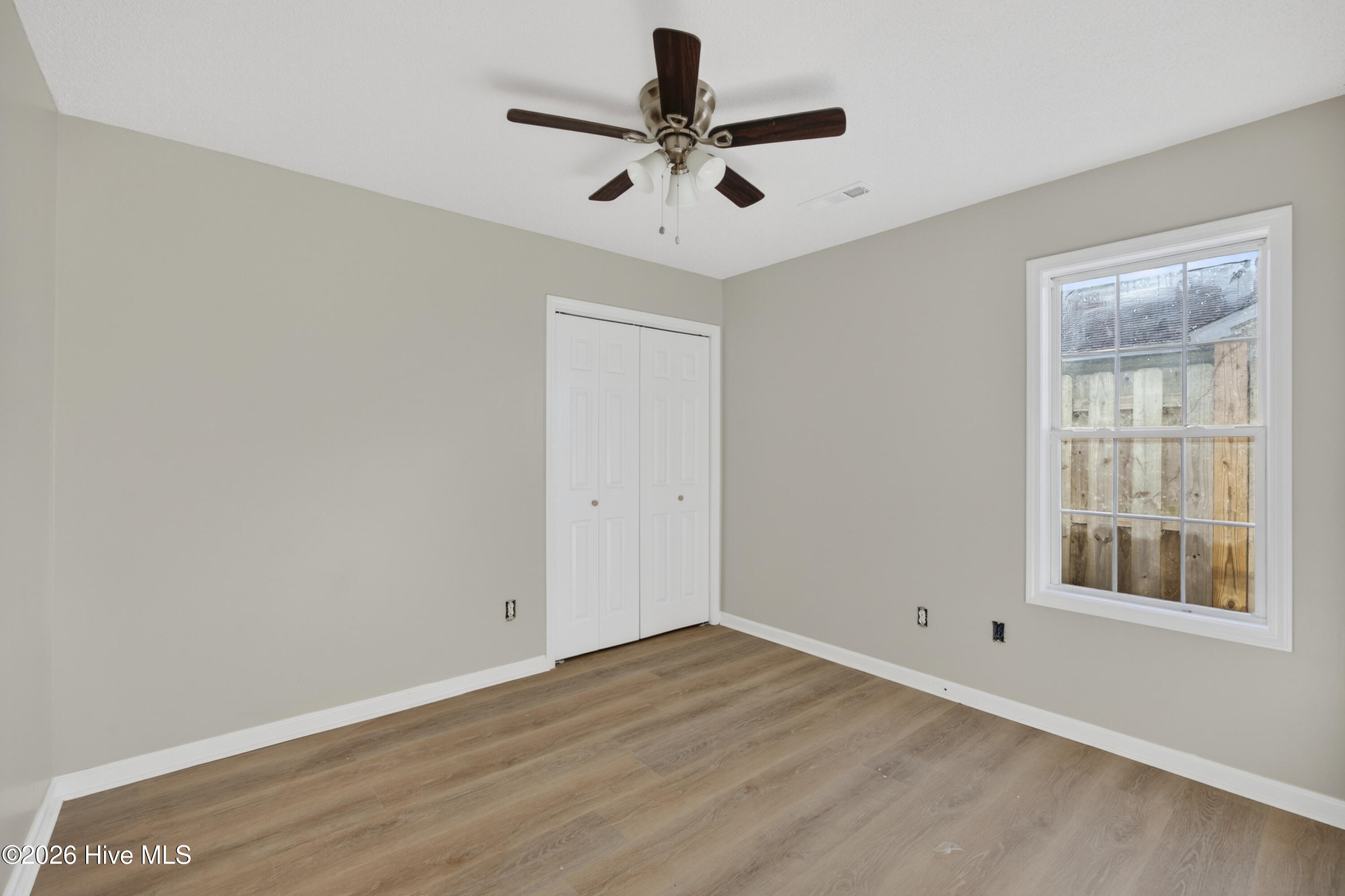 100549649 | Photo 23