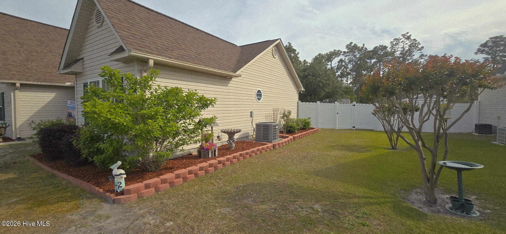 100572523 | Photo 12
