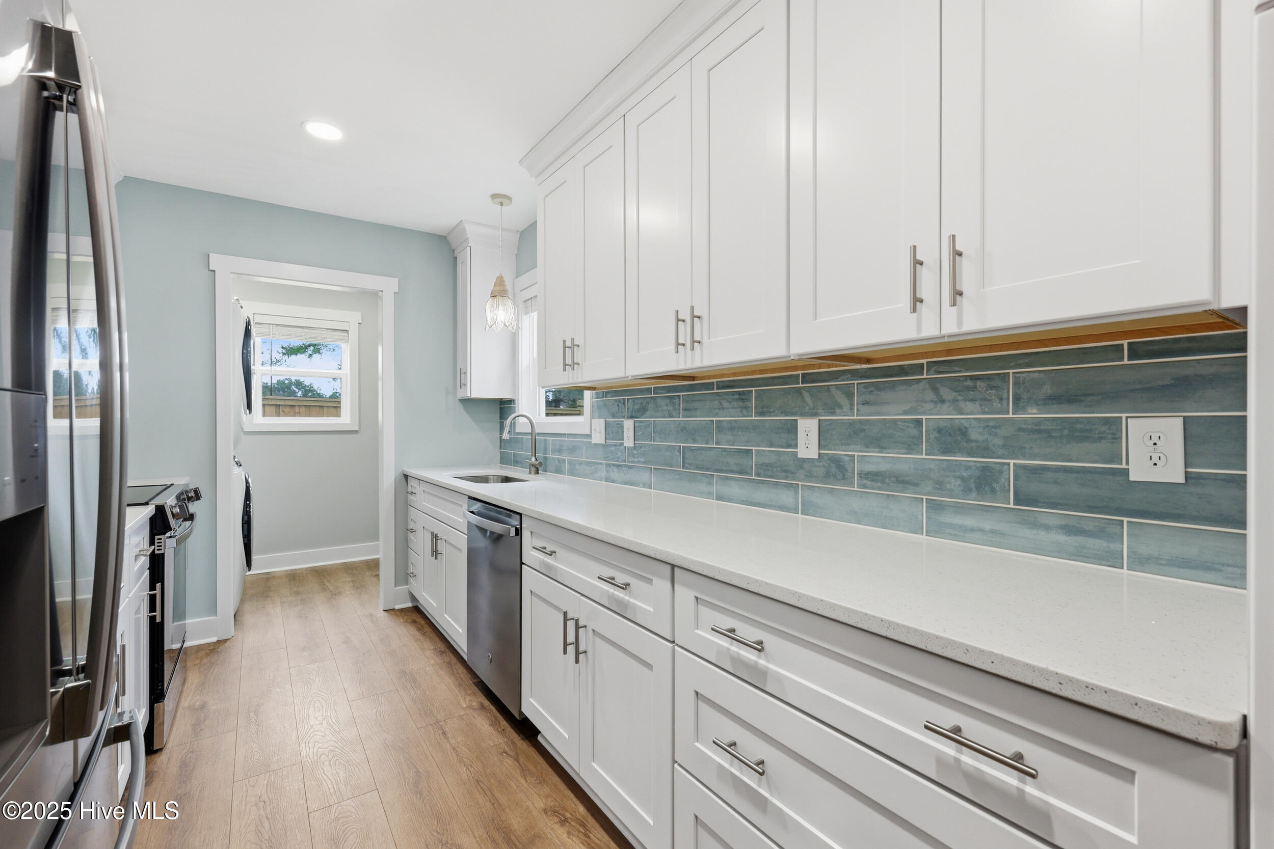 100536680 | Photo 11