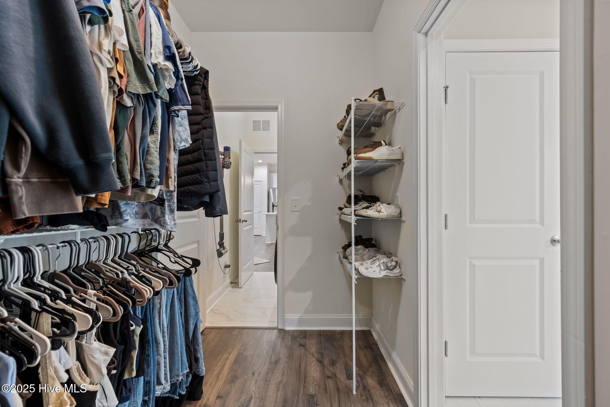 100547055 | Photo 20