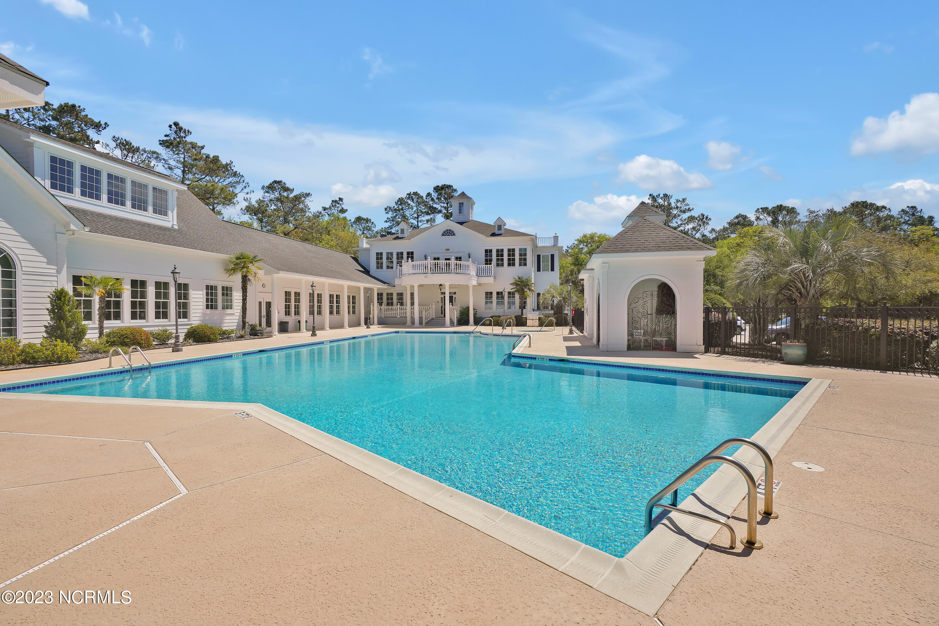 100562342 | Photo 11