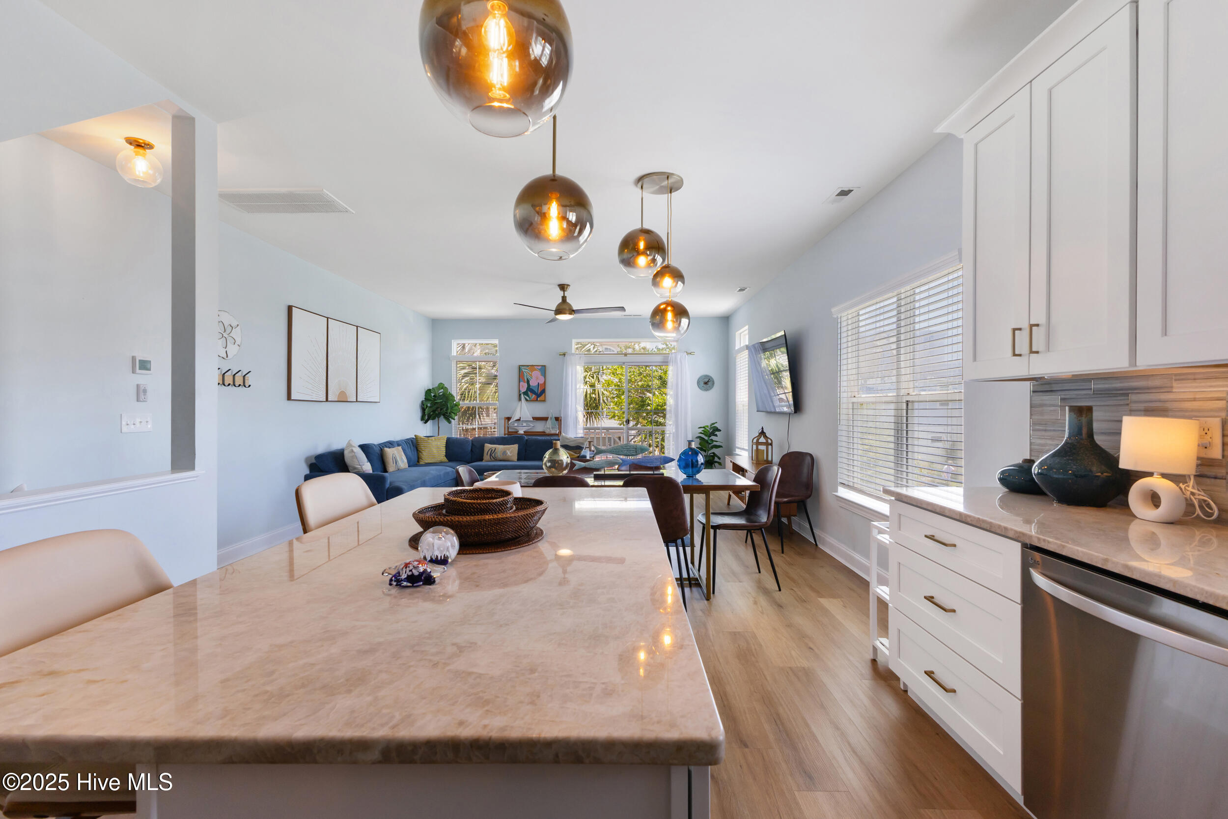 100520349 | Photo 13