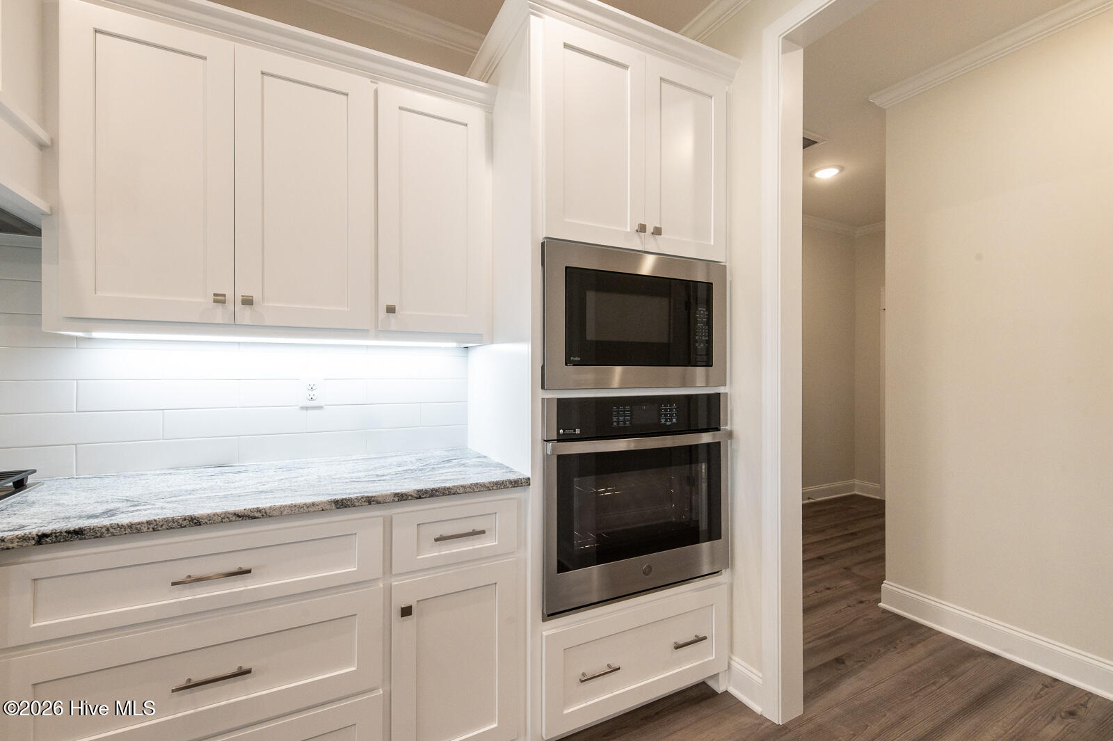 Wall Oven & Built-in Microwave!