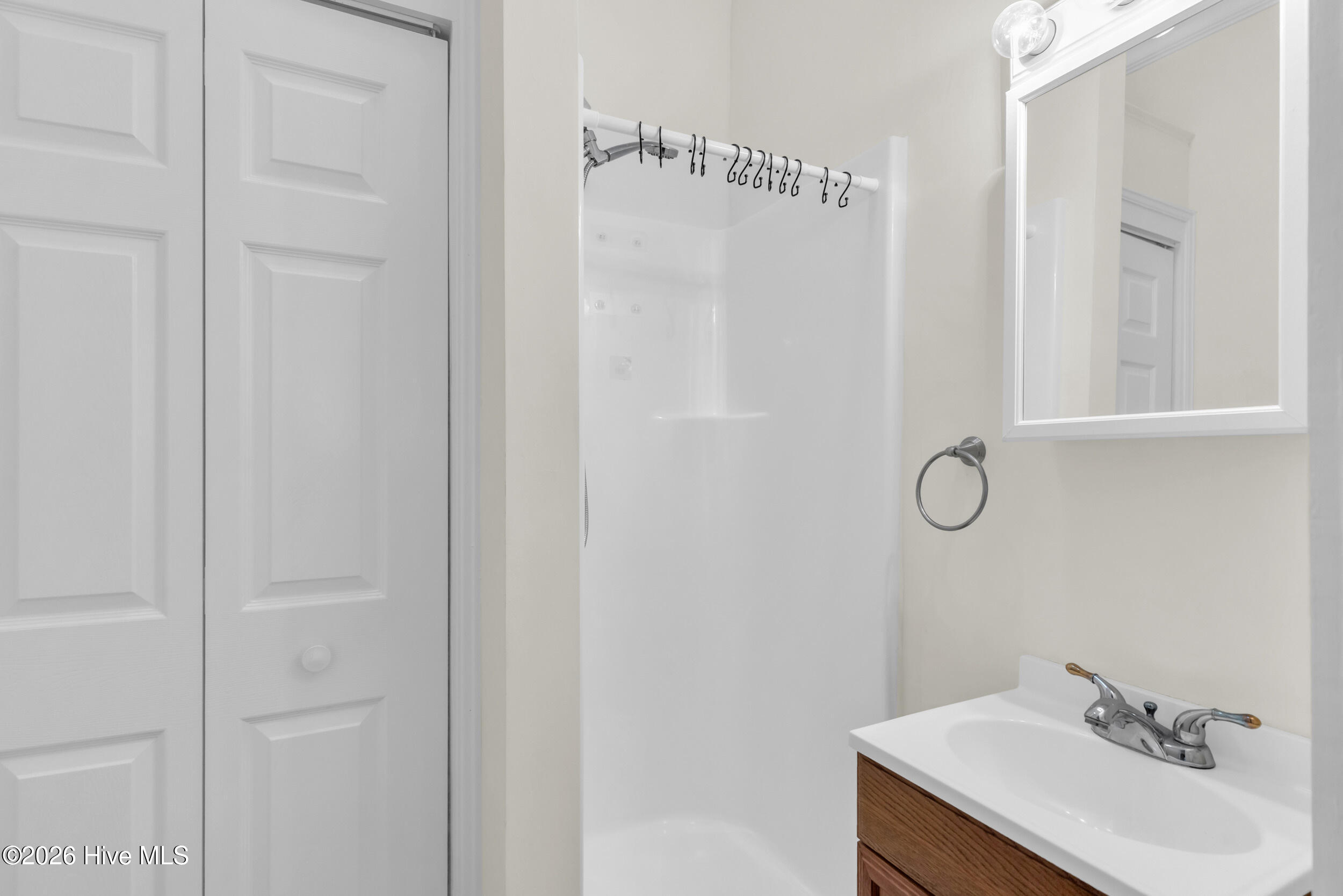 100528129 | Photo 33