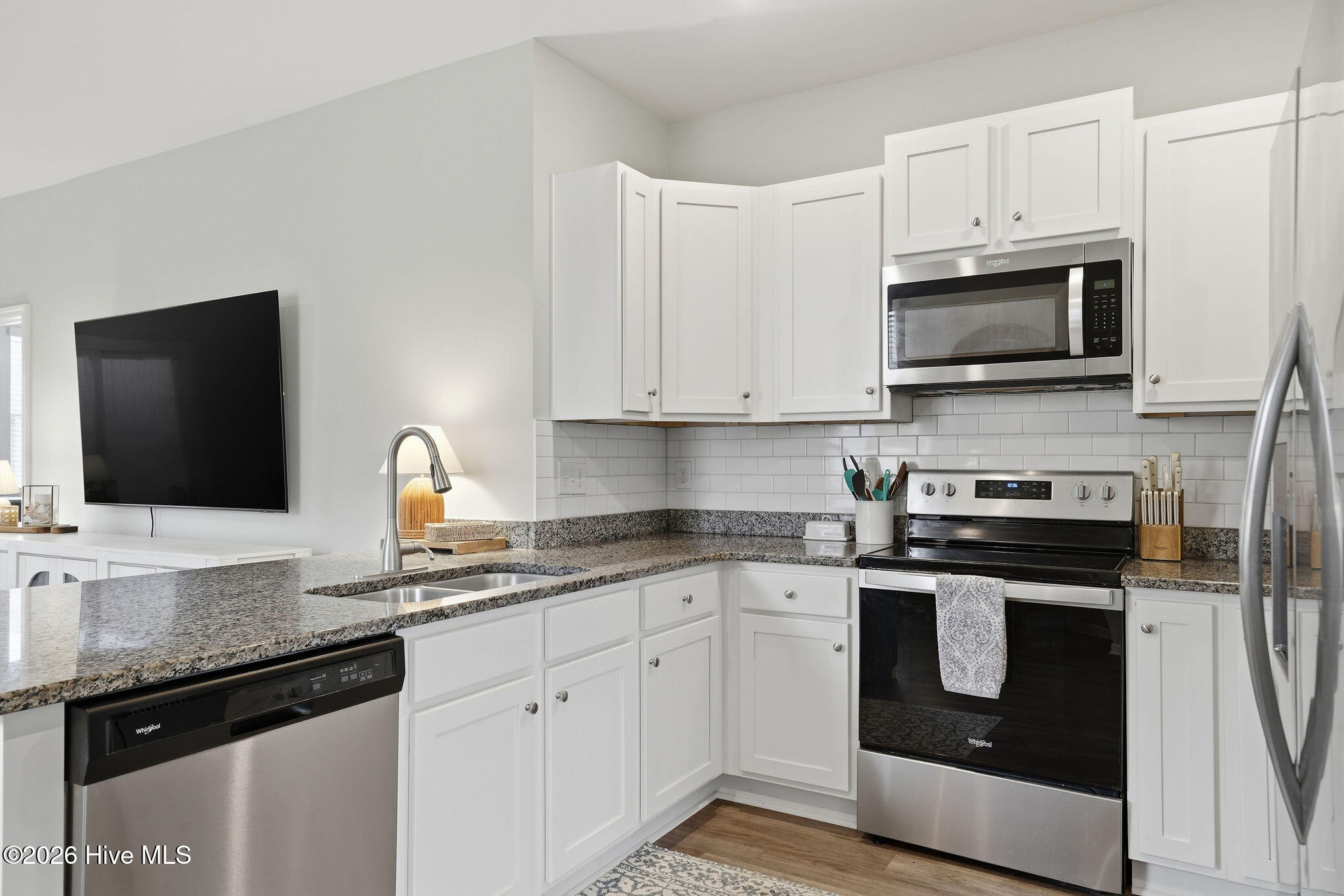 100560678 | Photo 13