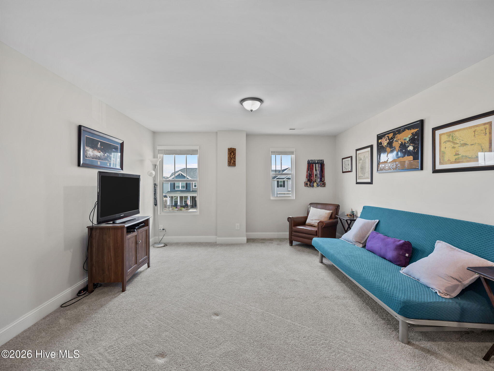 100562979 | Photo 33