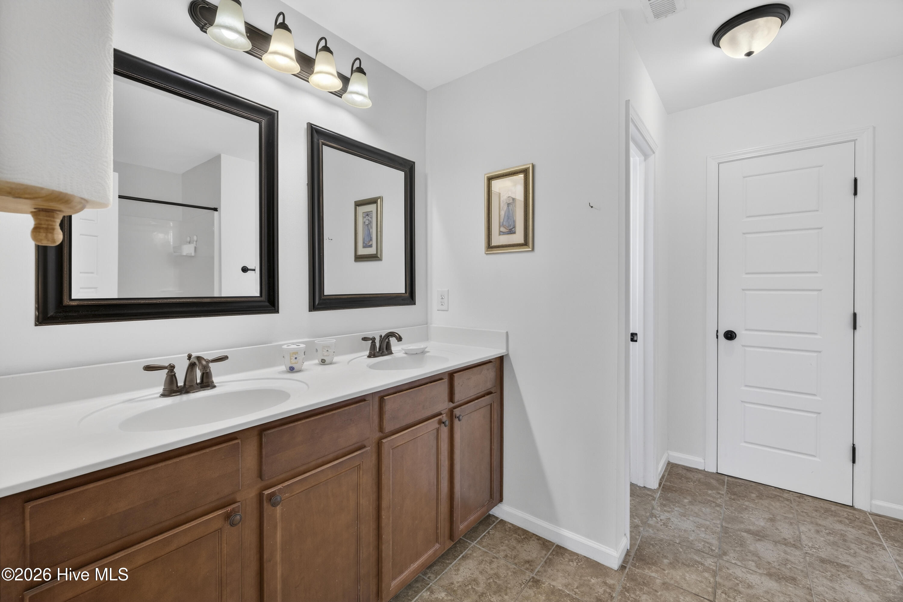 100560873 | Photo 29