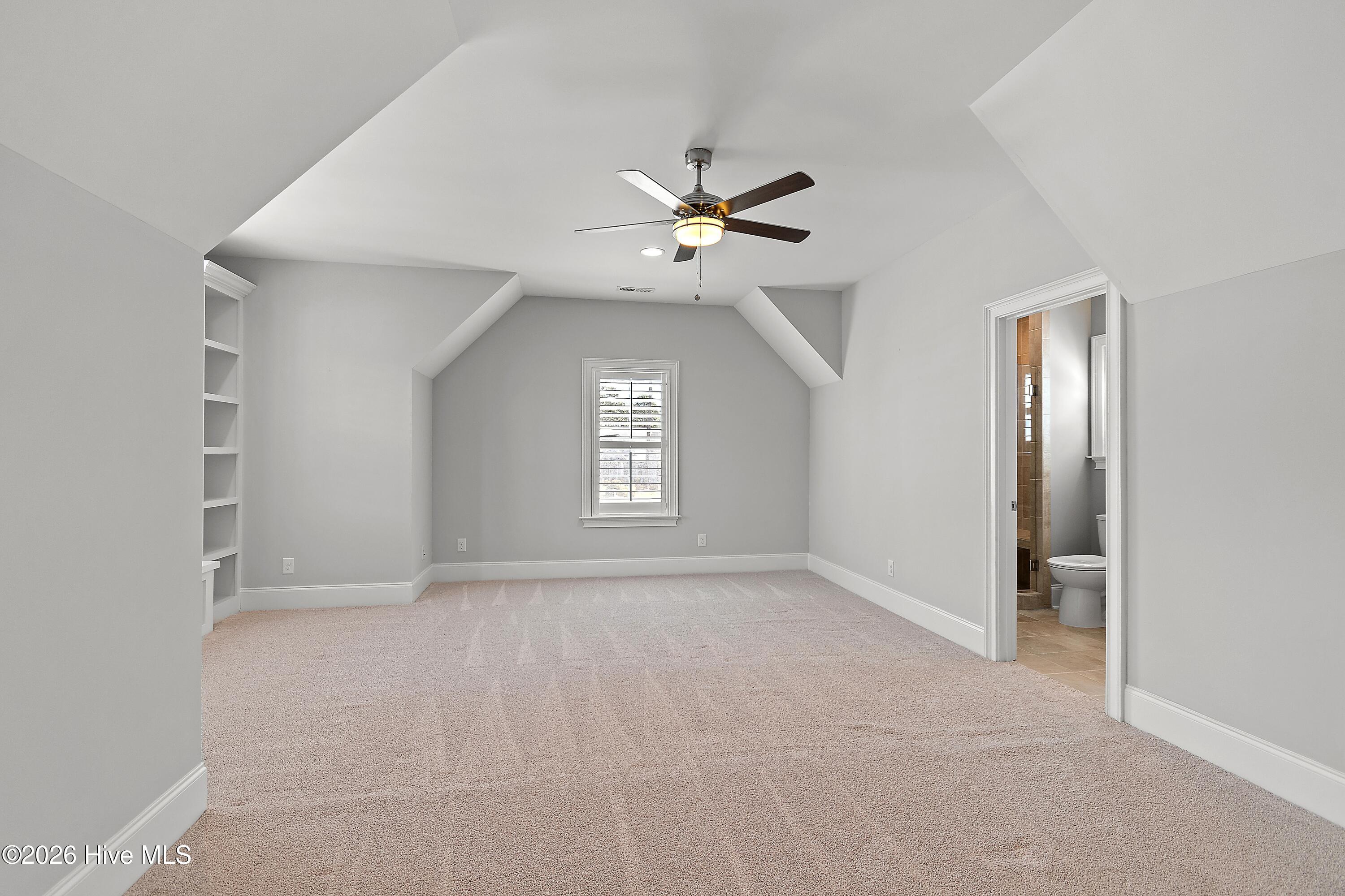 100564386 | Photo 47