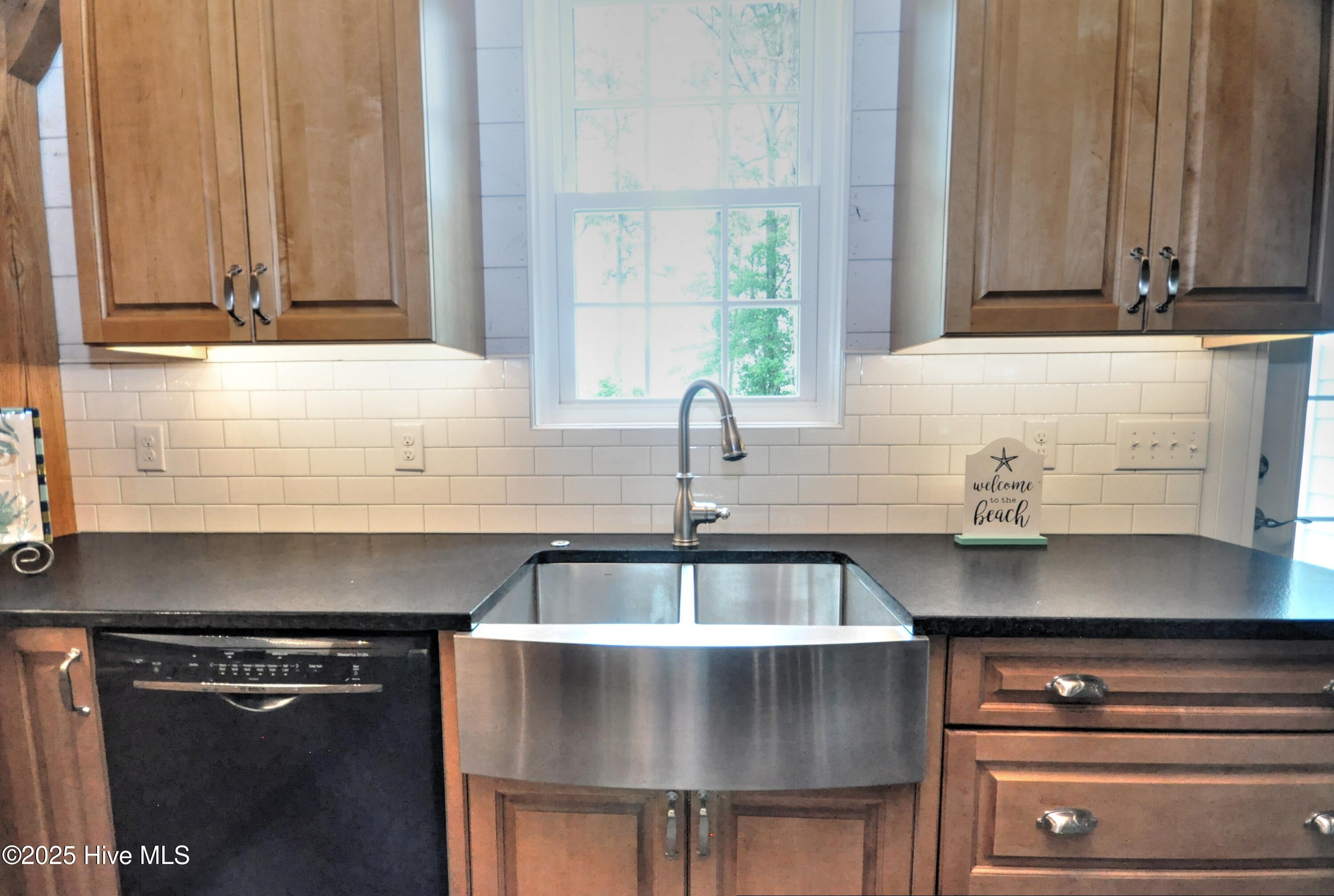 100535585 | Photo 33