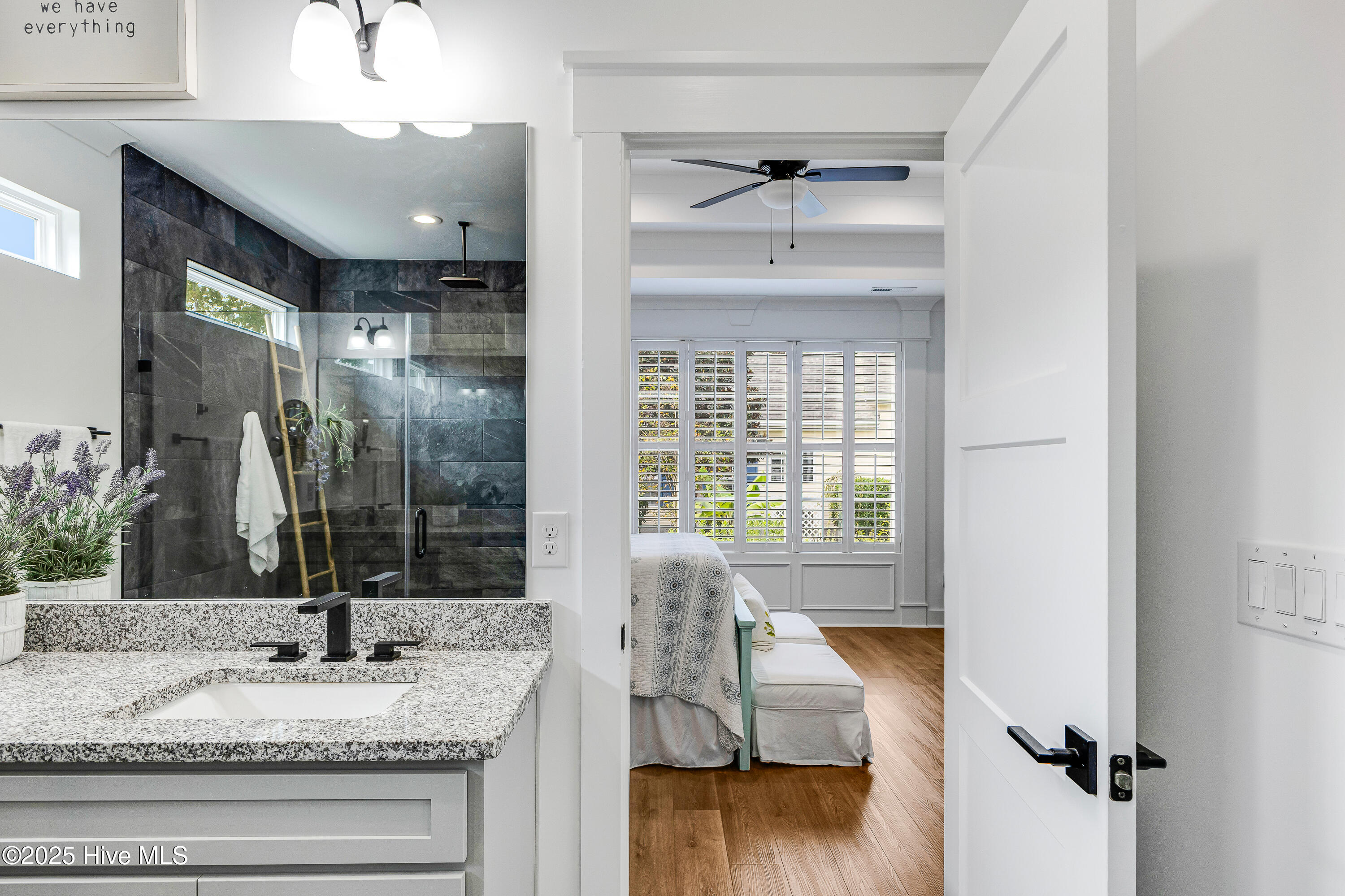 100533188 | Photo 27