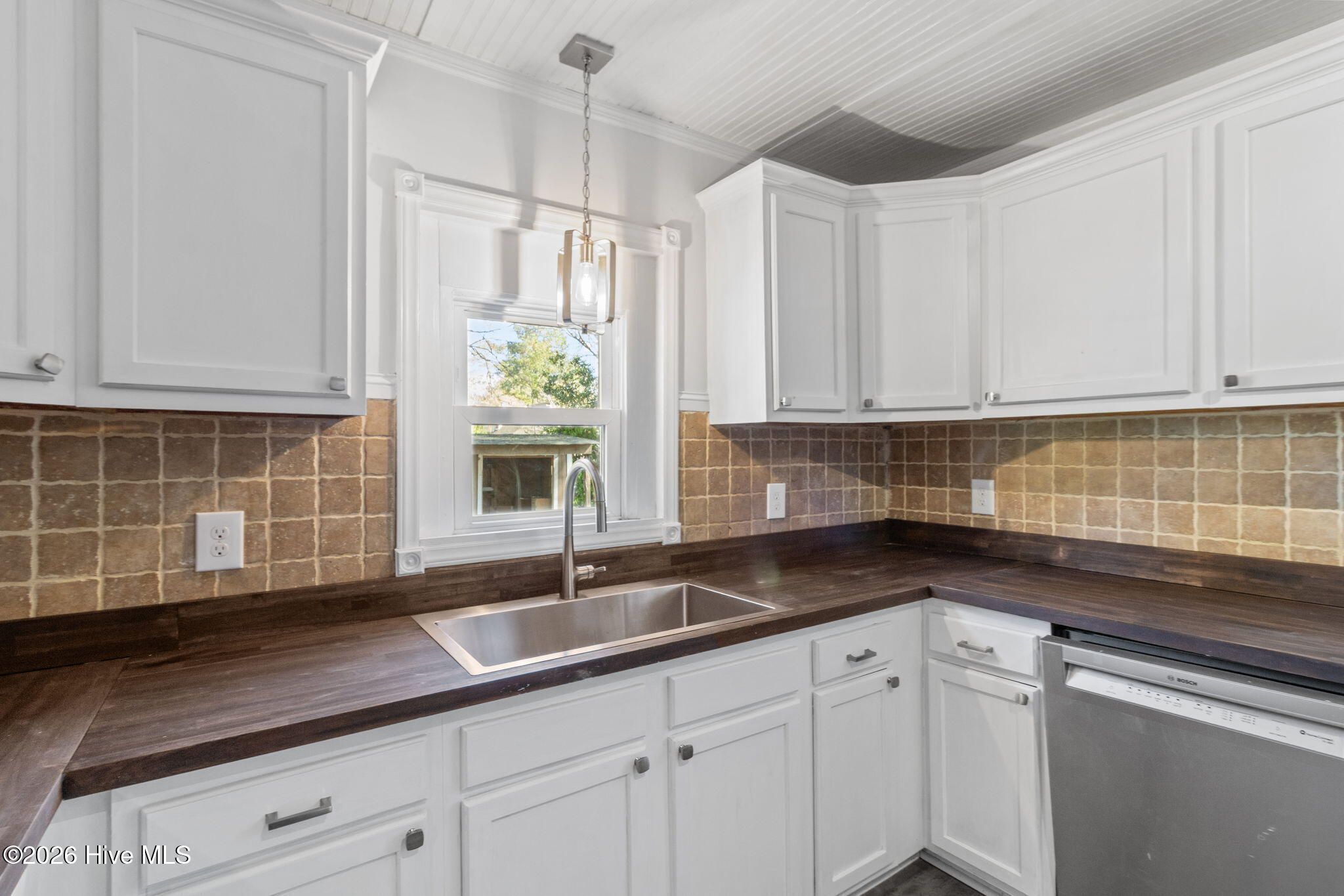 100561705 | Photo 21