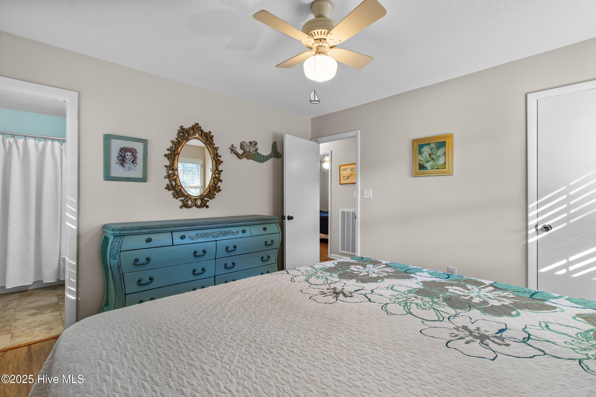 100541020 | Photo 22