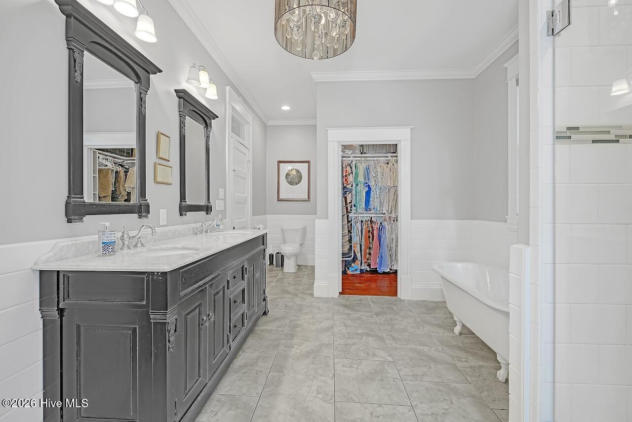 100560028 | Photo 36