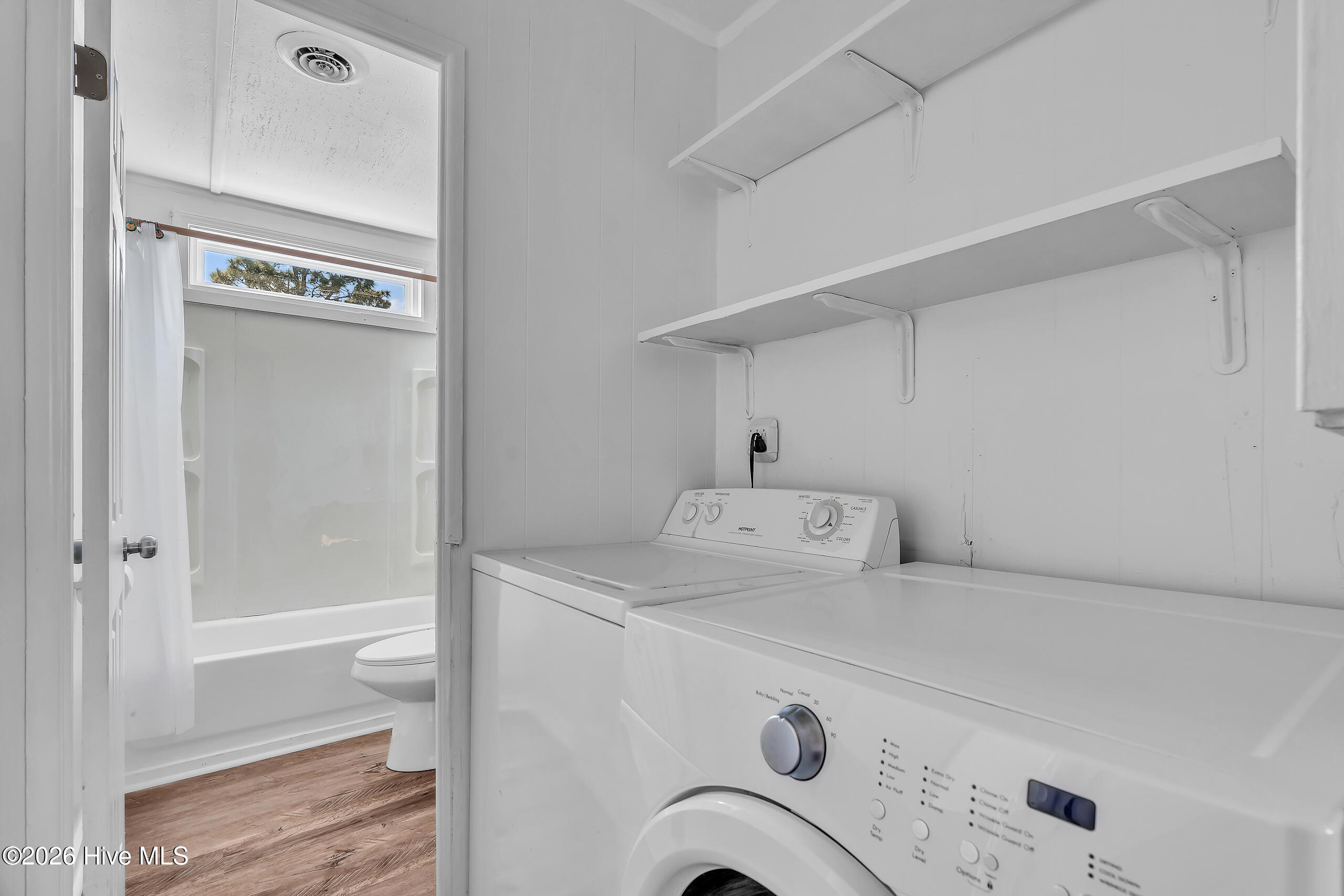 100567424 | Photo 23