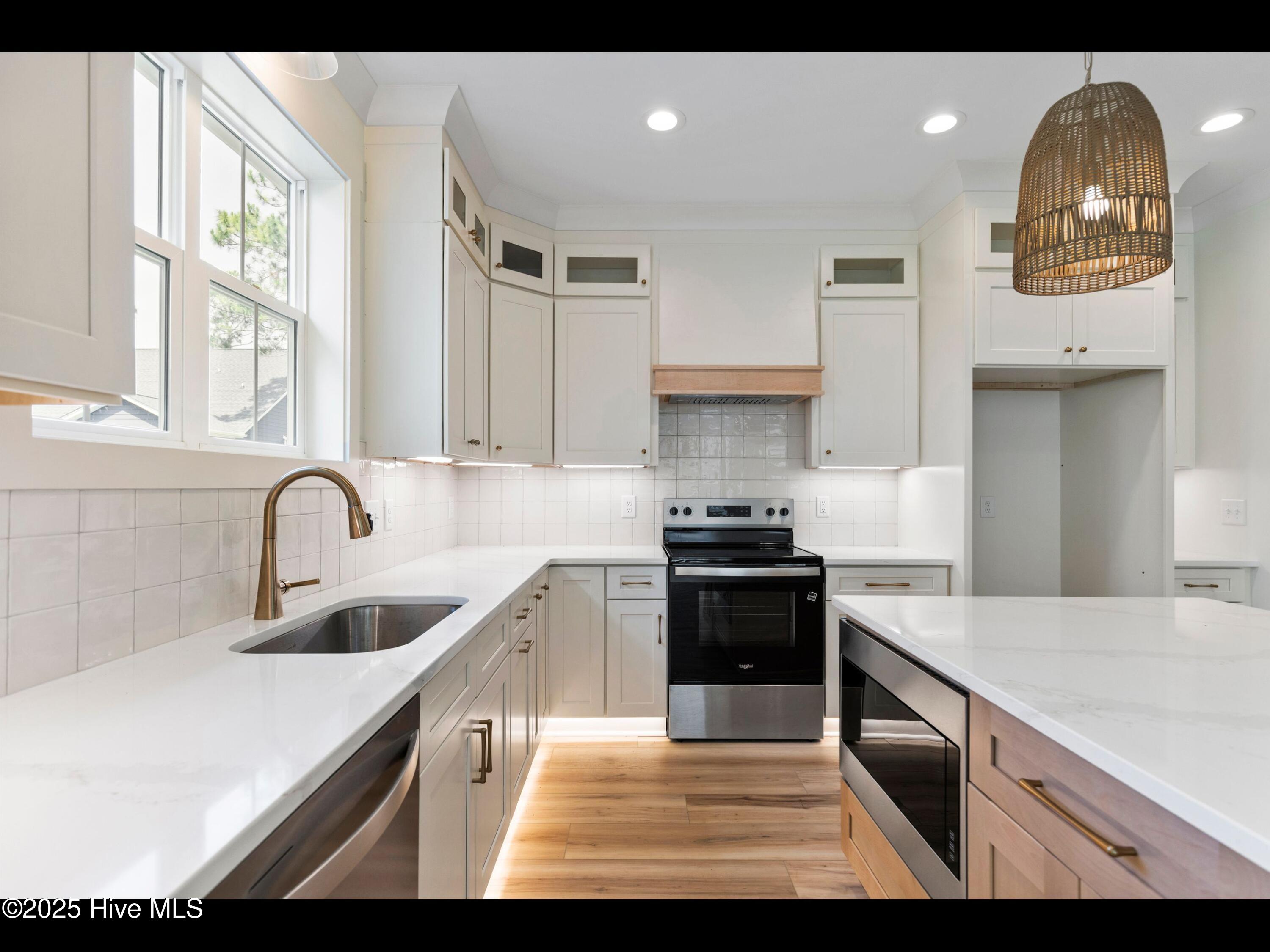 100490321 | Photo 20