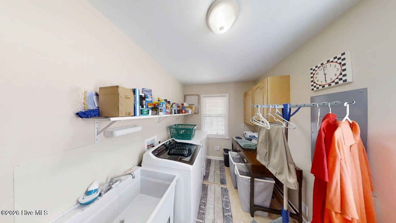 100570322 | Photo 10