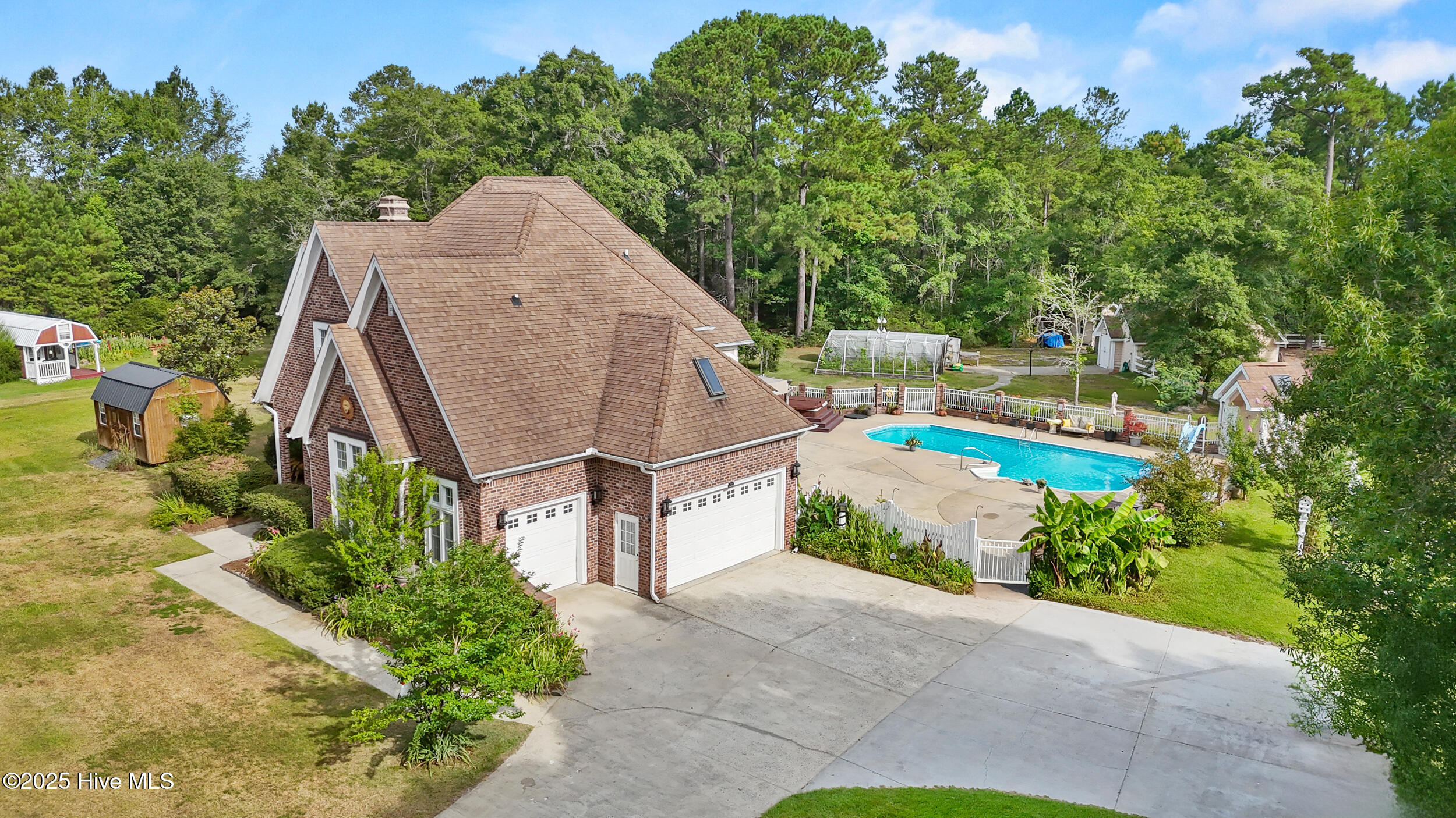 100562127 | Photo 56