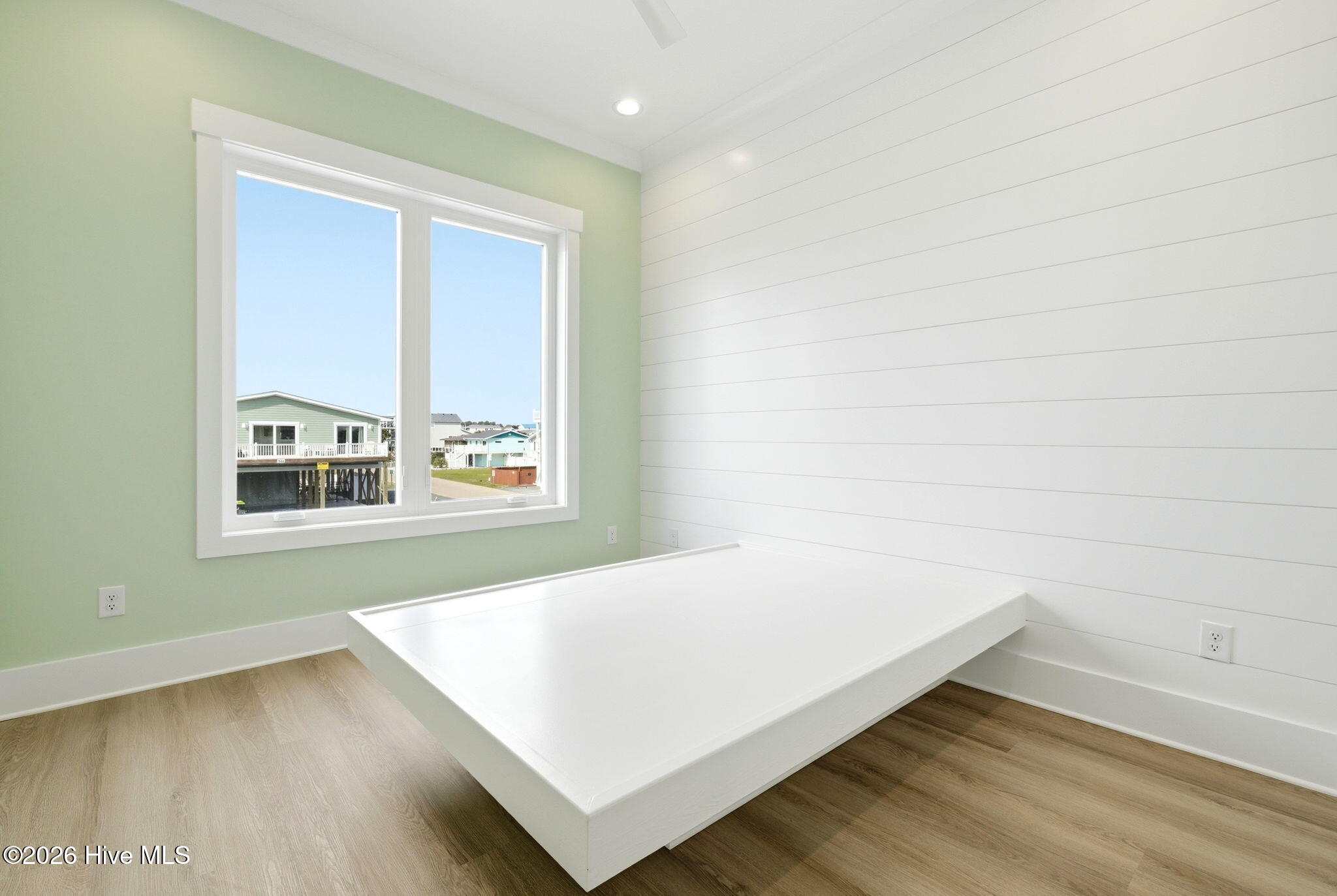 100564947 | Photo 23