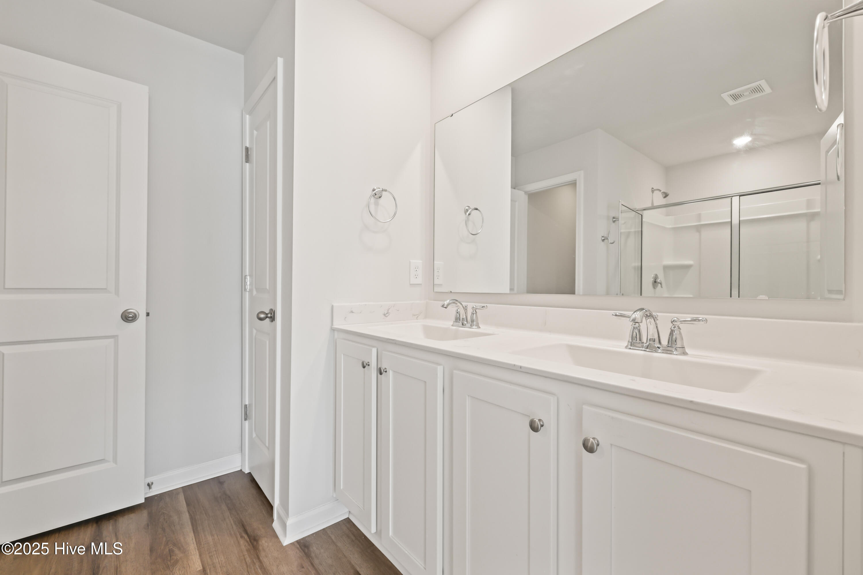 100546543 | Photo 22