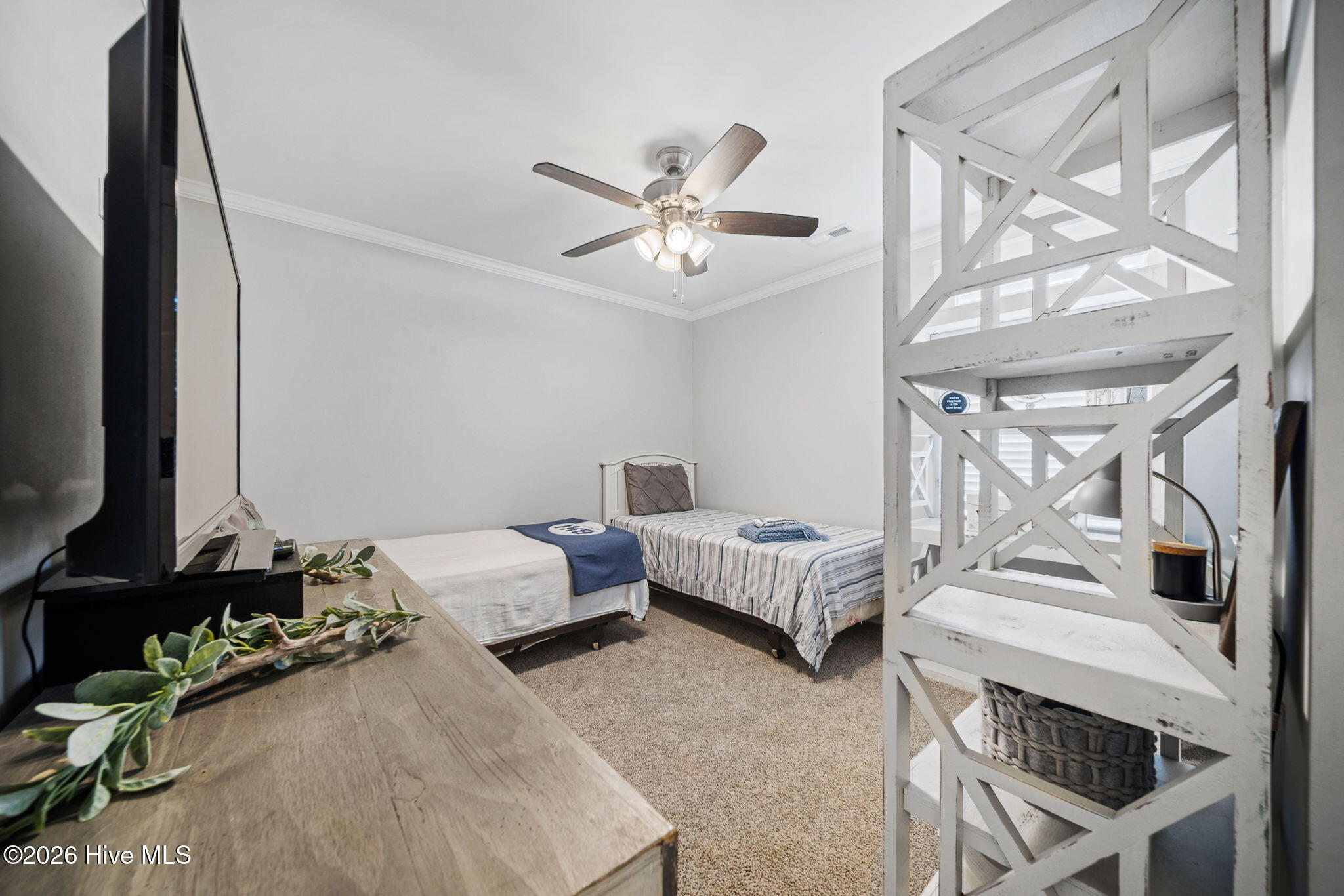 100562103 | Photo 27