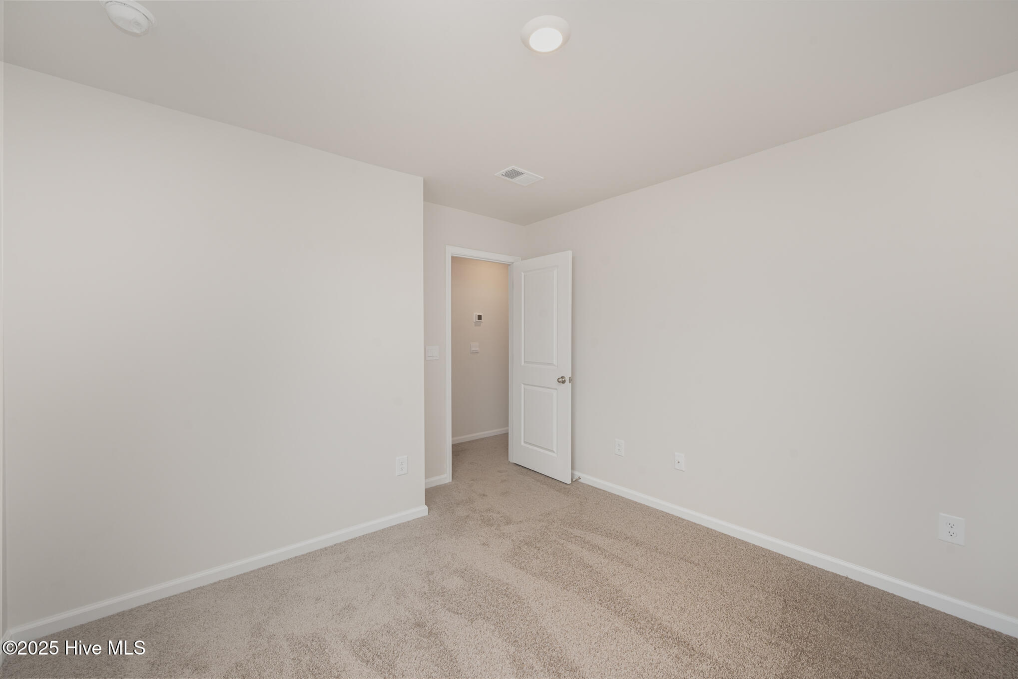 100527683 | Photo 21