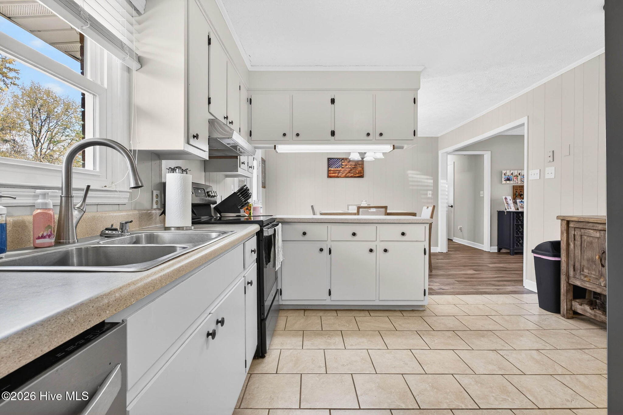 100563567 | Photo 12