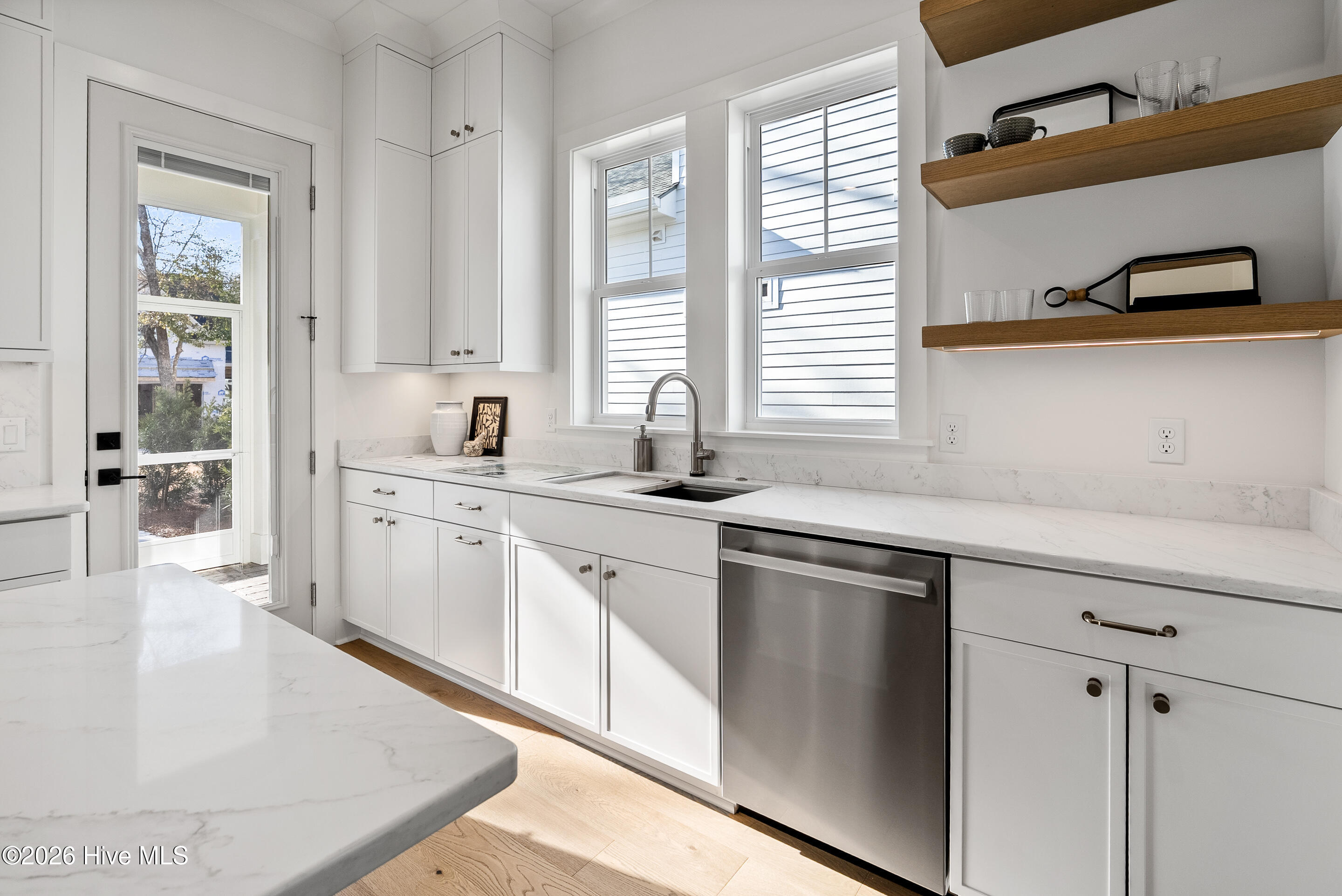 100499793 | Photo 15