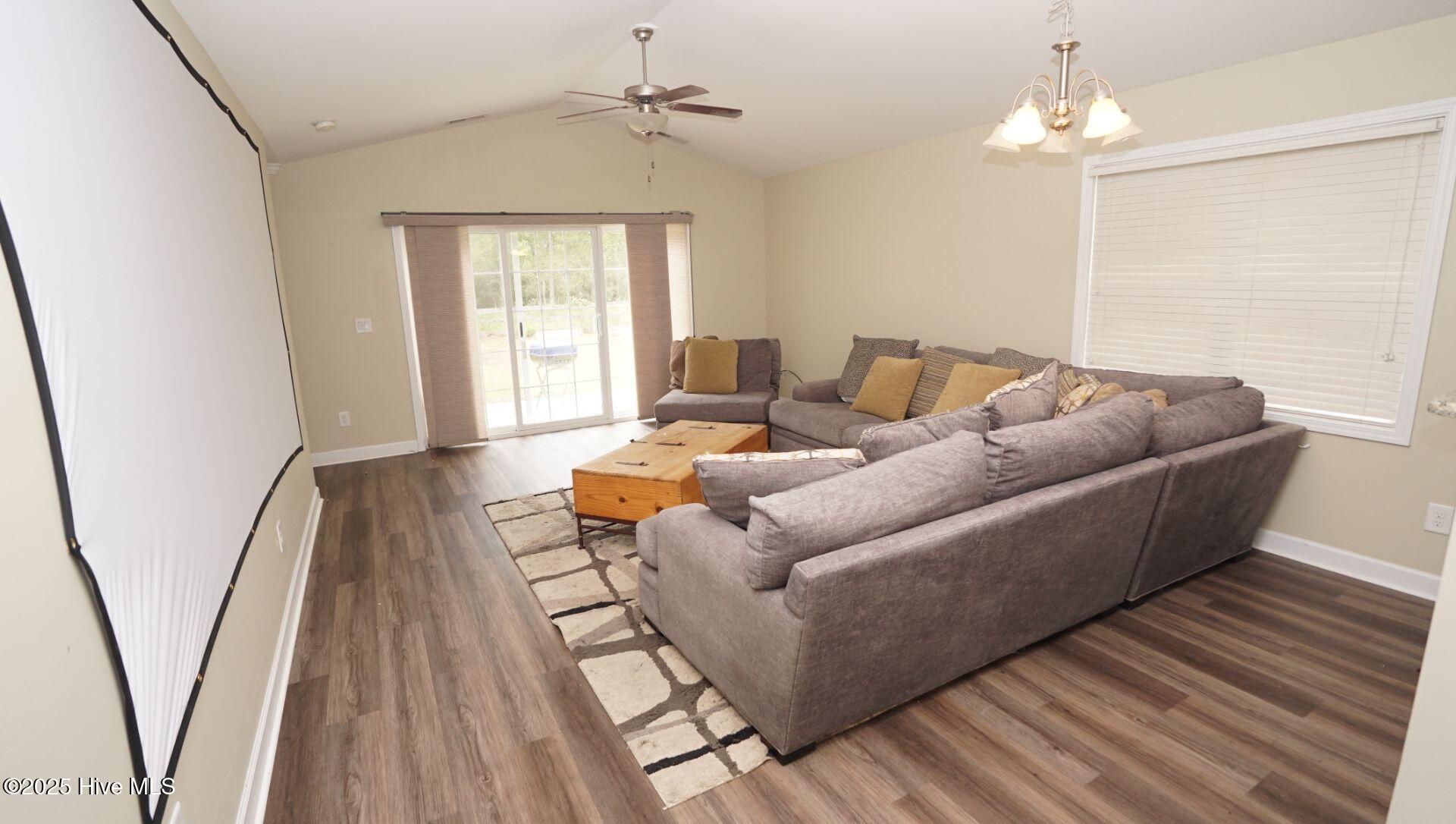 100538035 | Photo 11