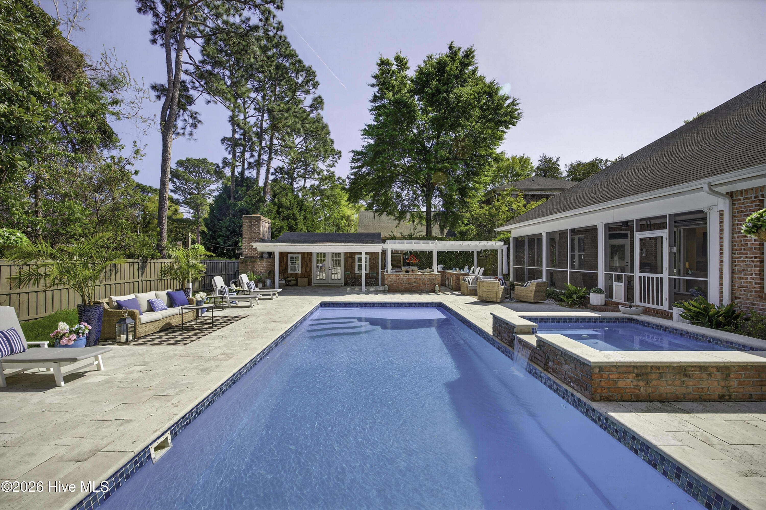 100564665 | Photo 56