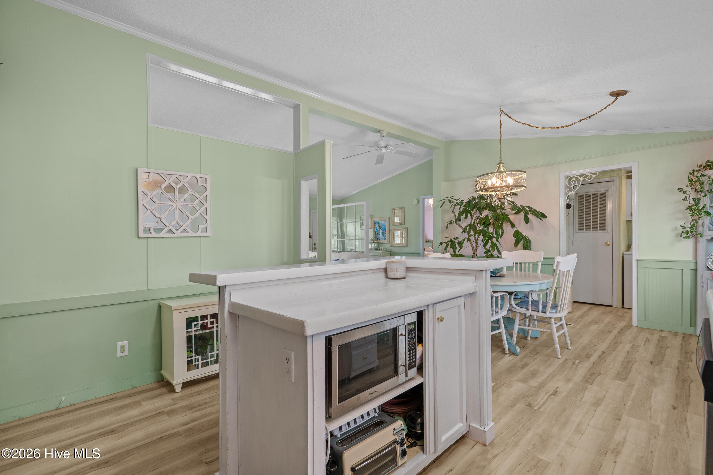 100562690 | Photo 17