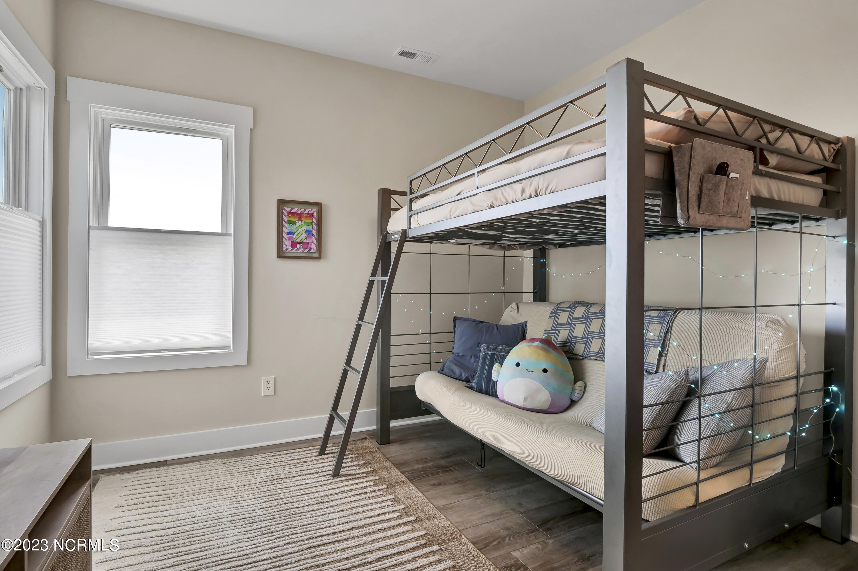 100526223 | Photo 35