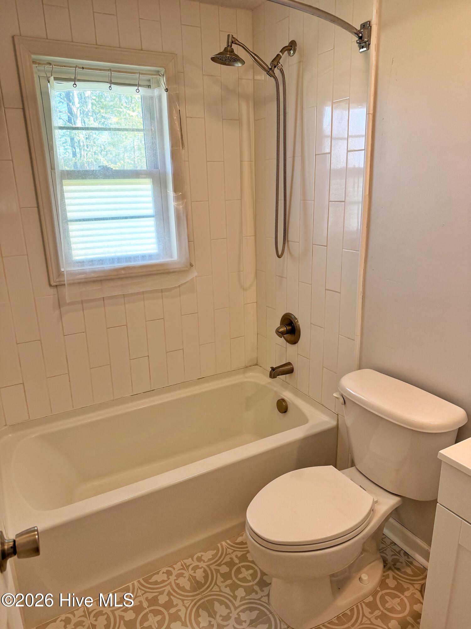 100568098 | Photo 12