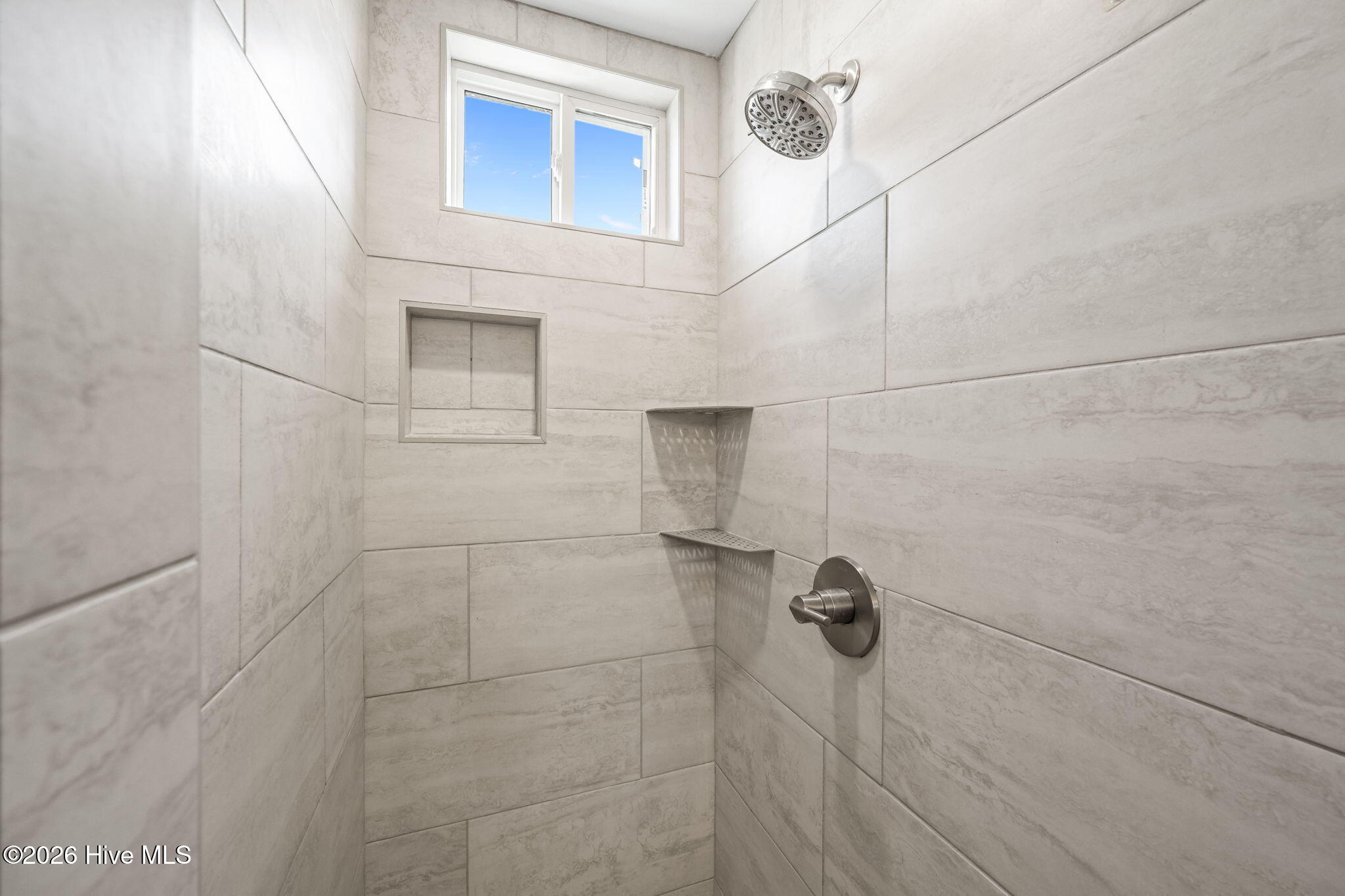 100569137 | Photo 43