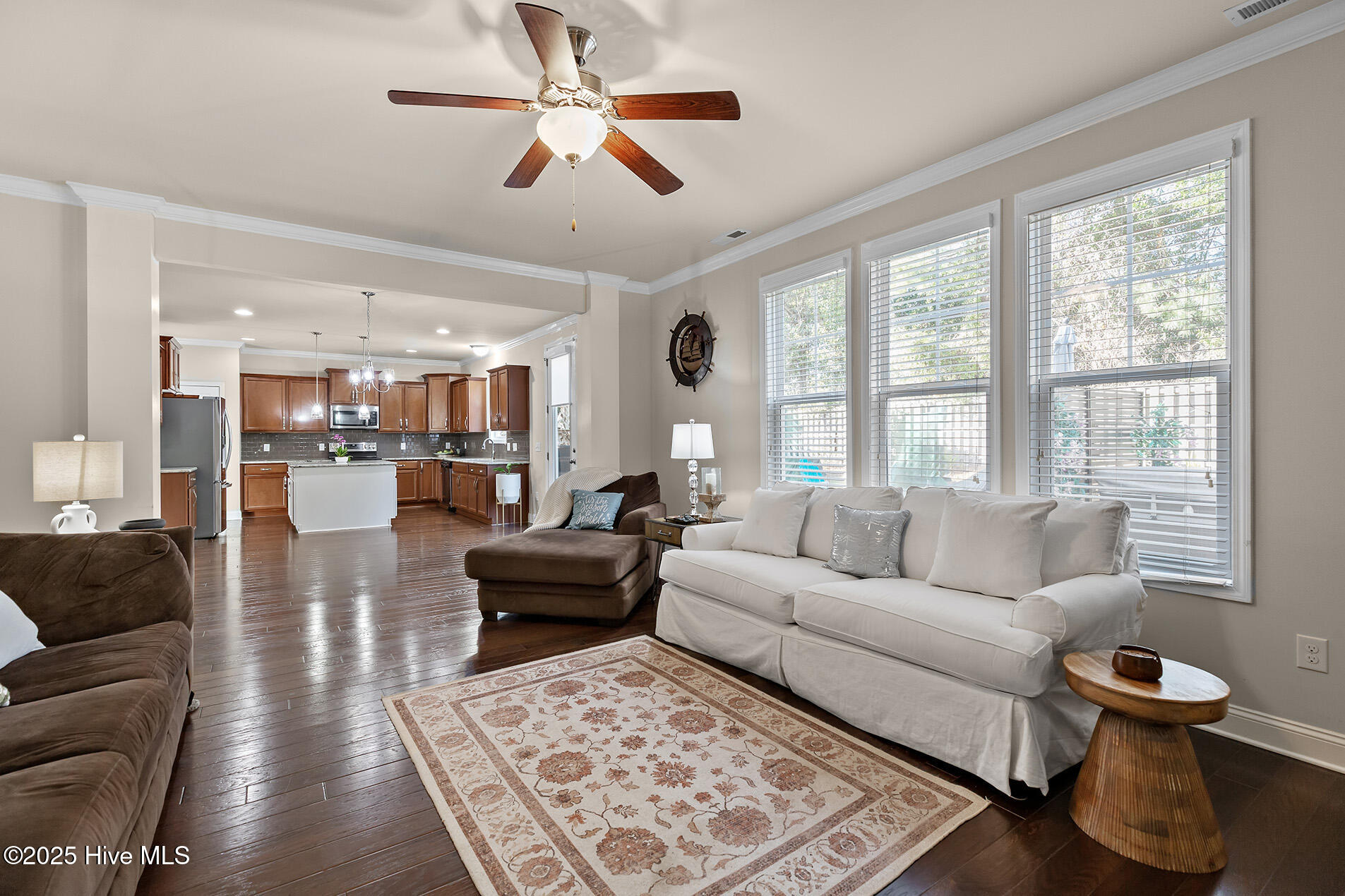 100531047 | Photo 25