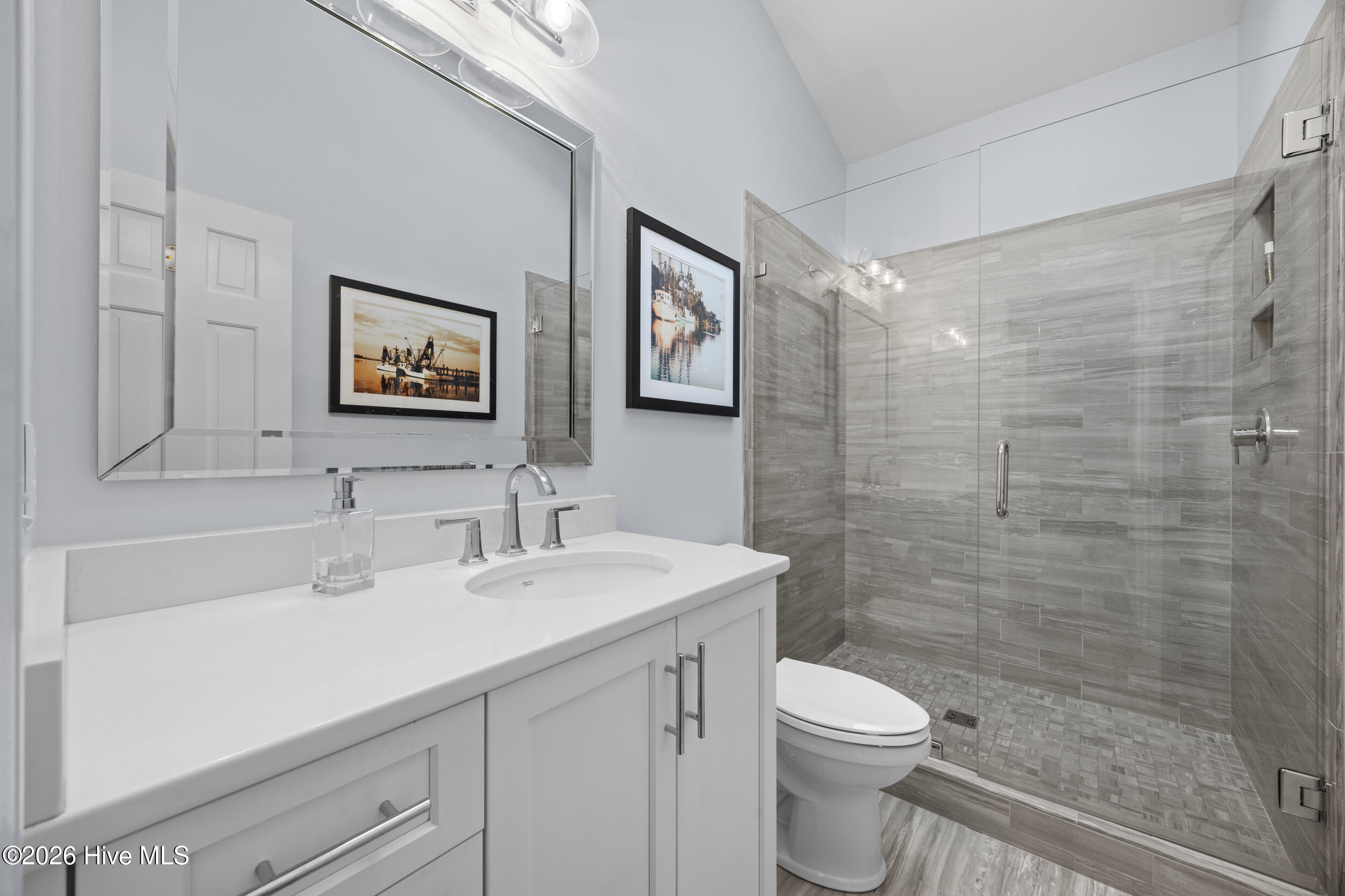 100553782 | Photo 19