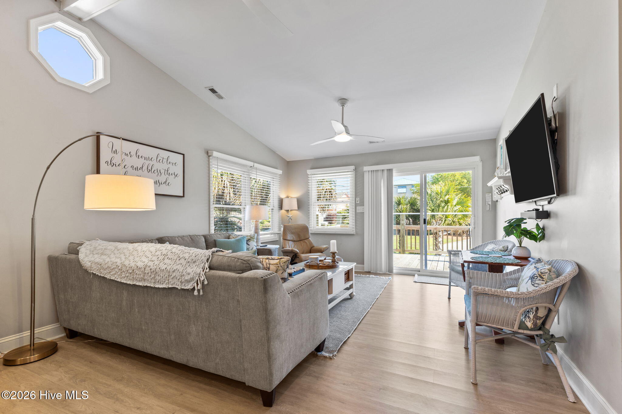 100568584 | Photo 16