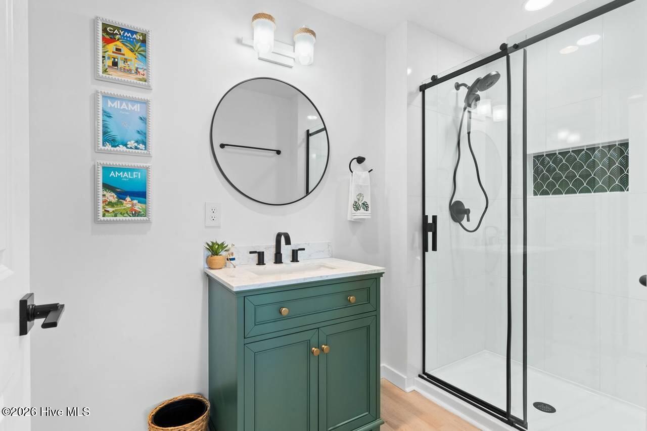 100553322 | Photo 45