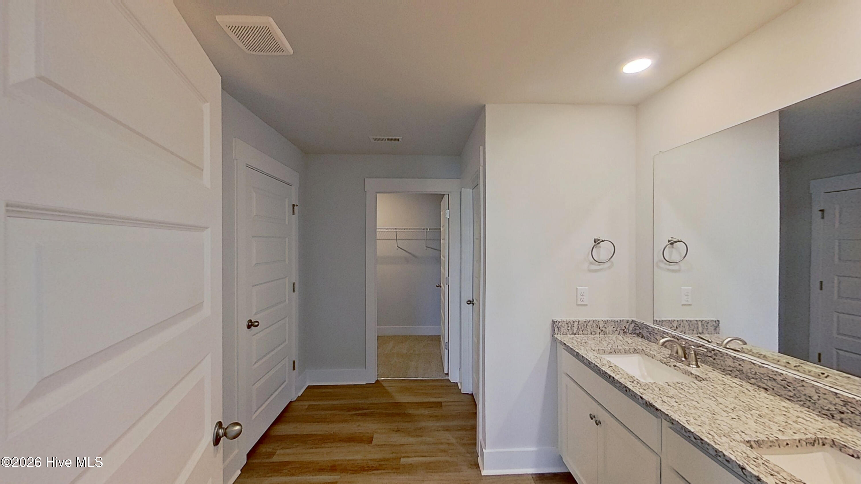 100553960 | Photo 12