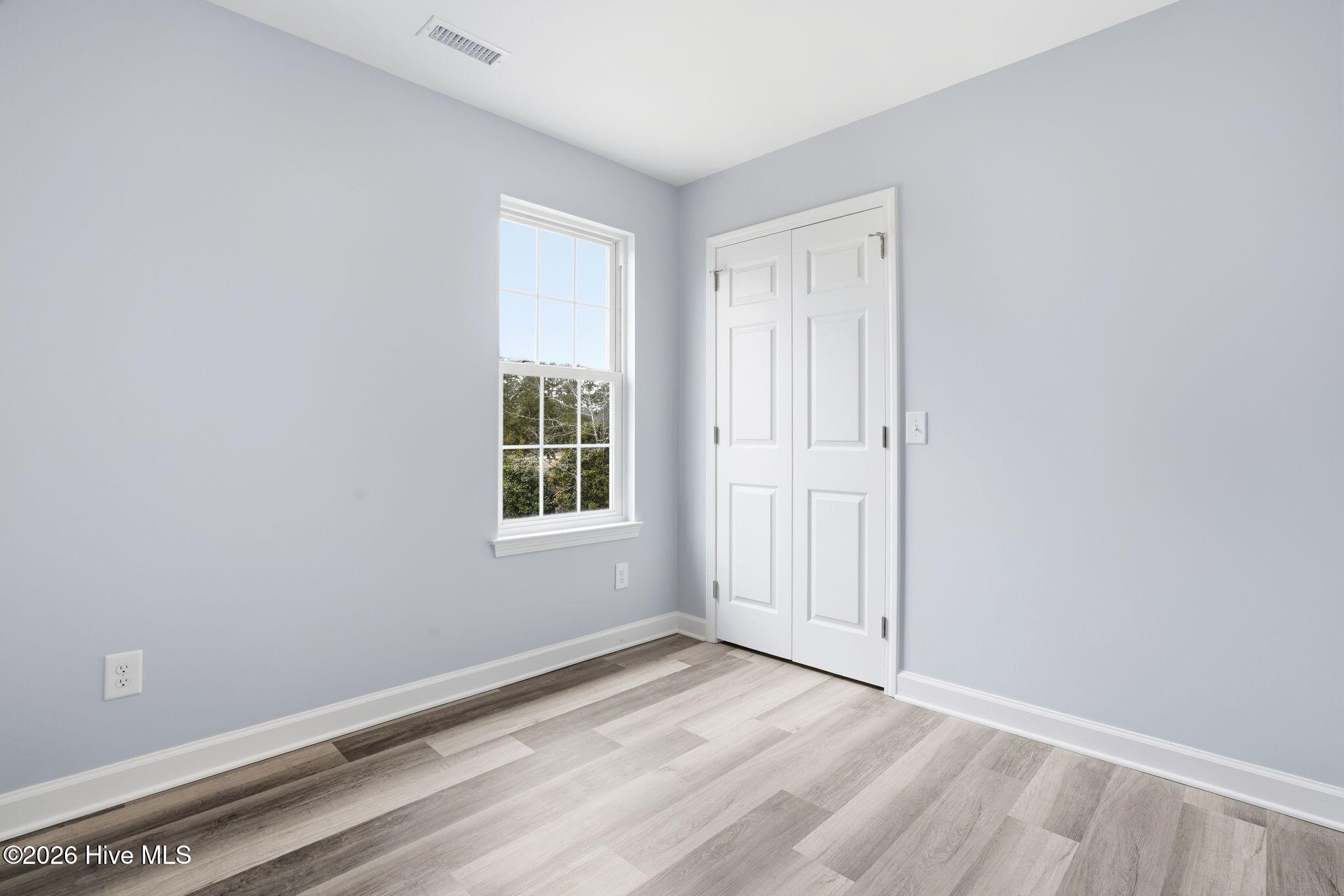 100557093 | Photo 43