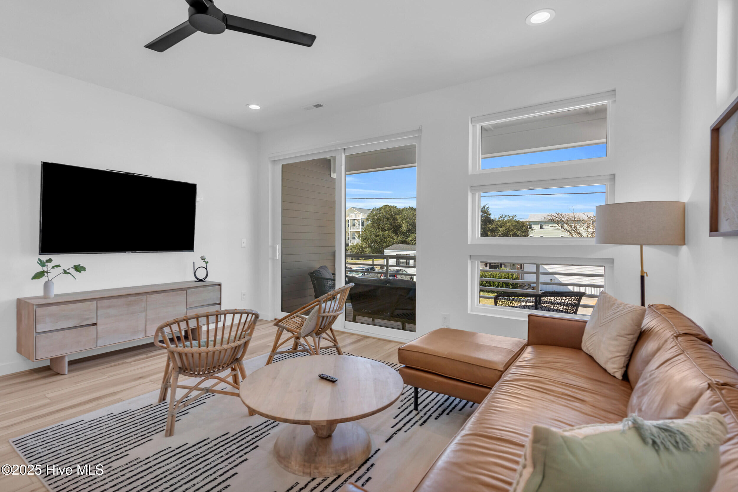 100541692 | Photo 14