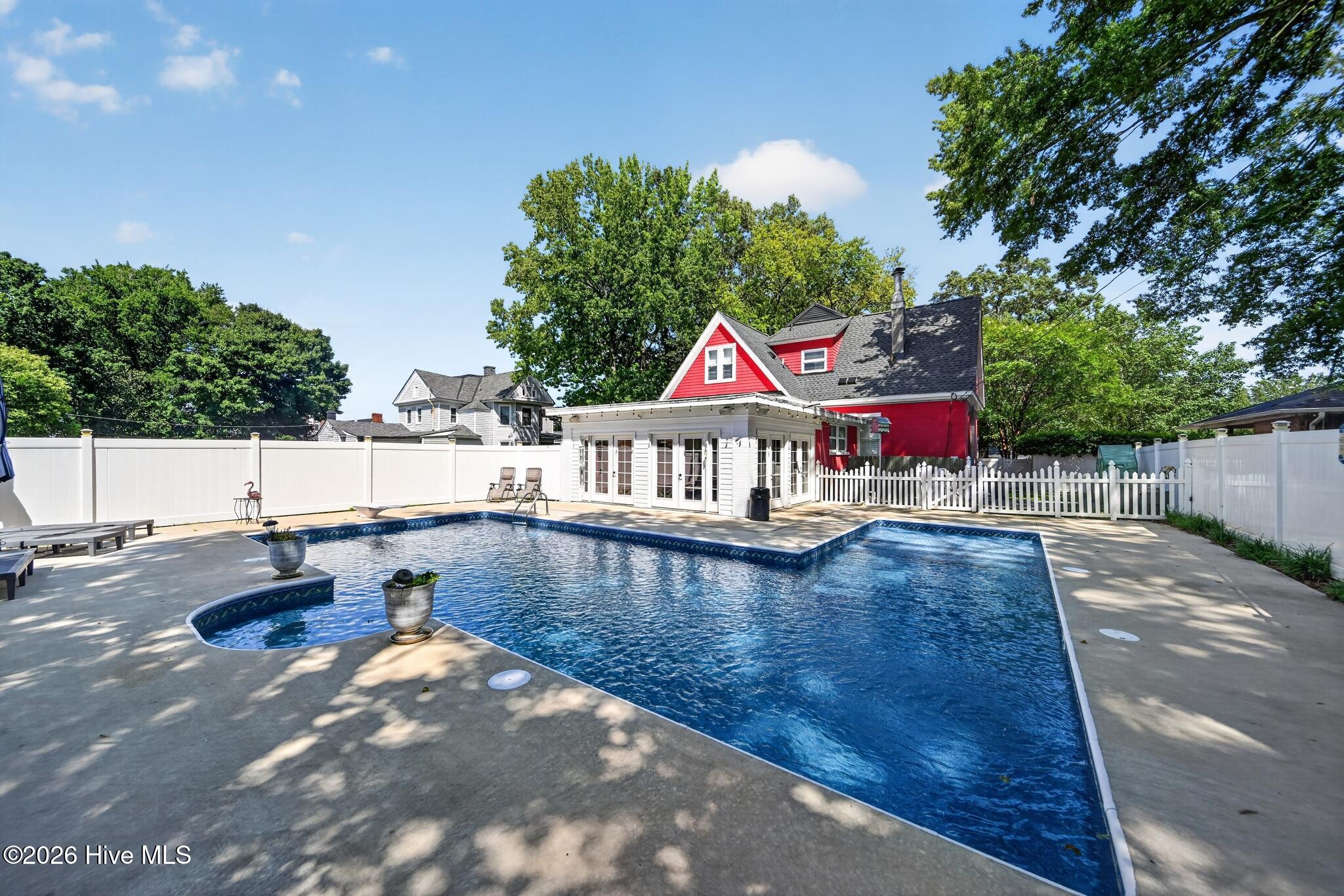 2nd image of 425 Roanoke Ave, Roanoke Rapids, NC 27870 | MLS# 100593466