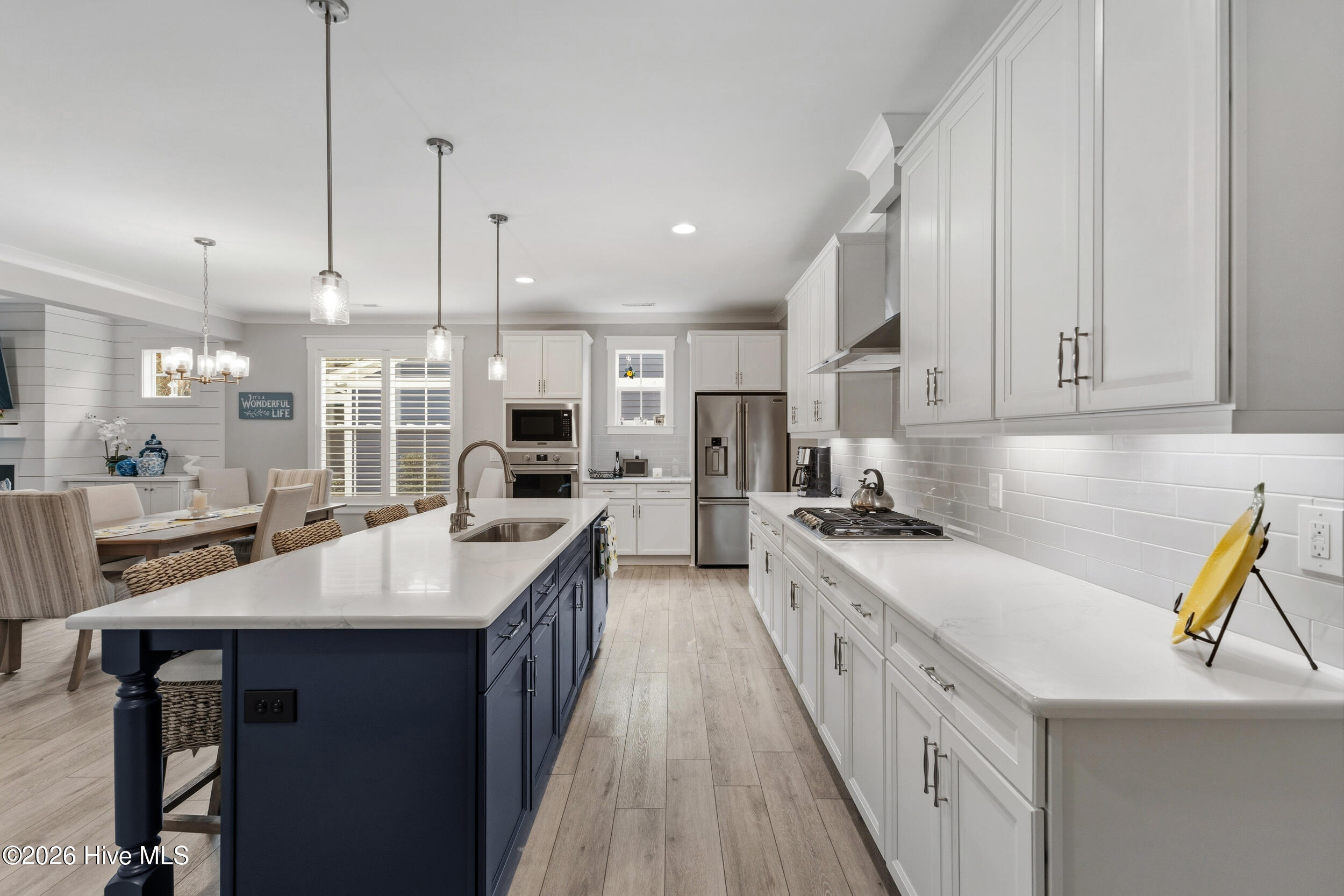 100560170 | Photo 22