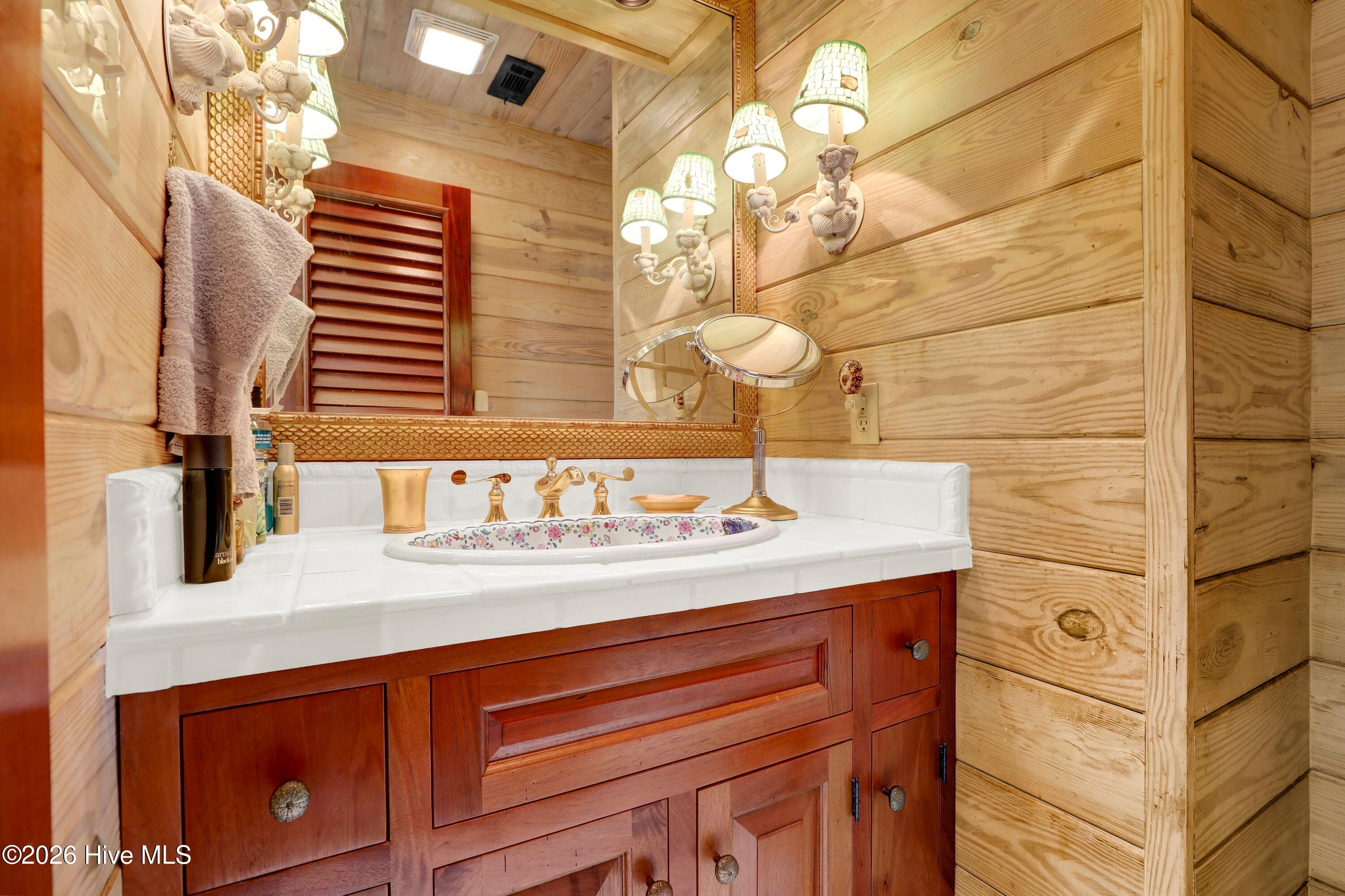 100558553 | Photo 35