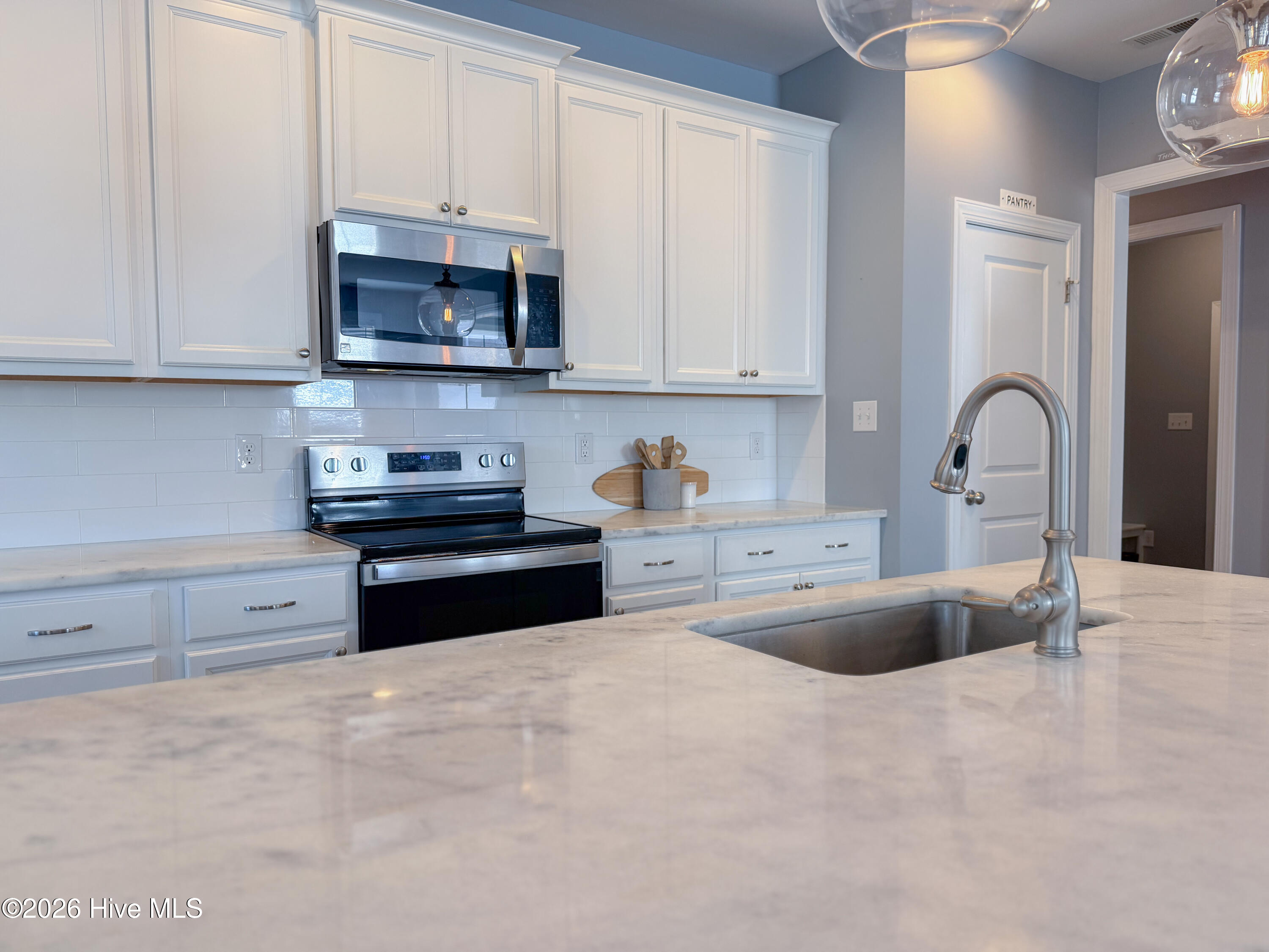 100569259 | Photo 22