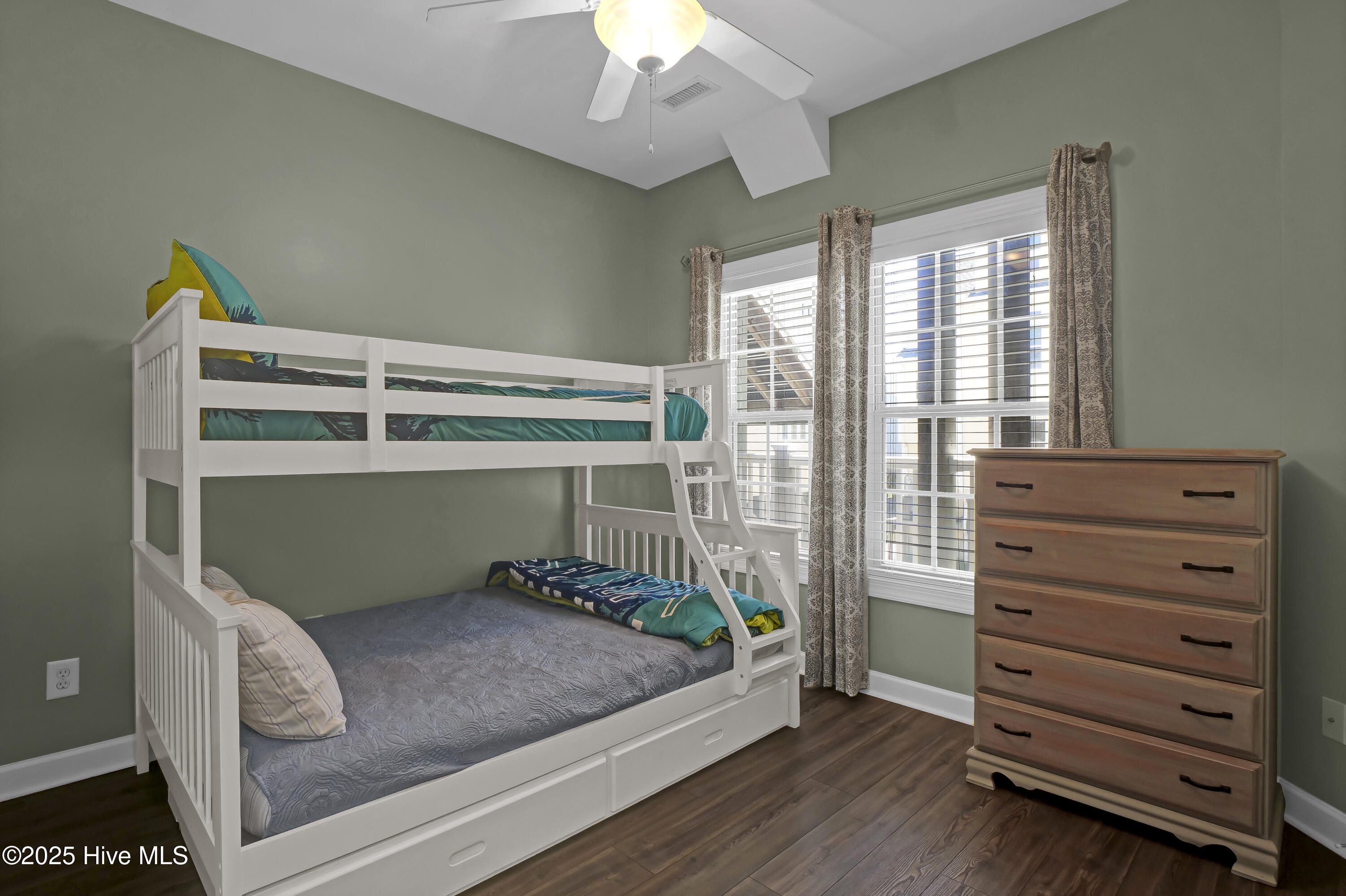 100508177 | Photo 21