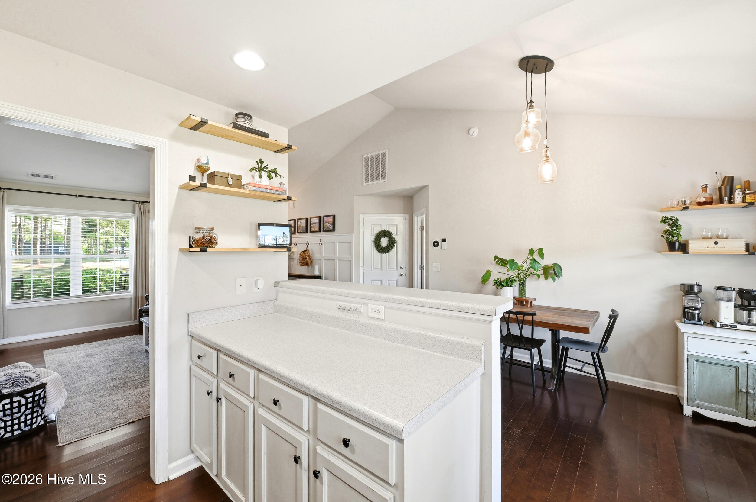 100569719 | Photo 13