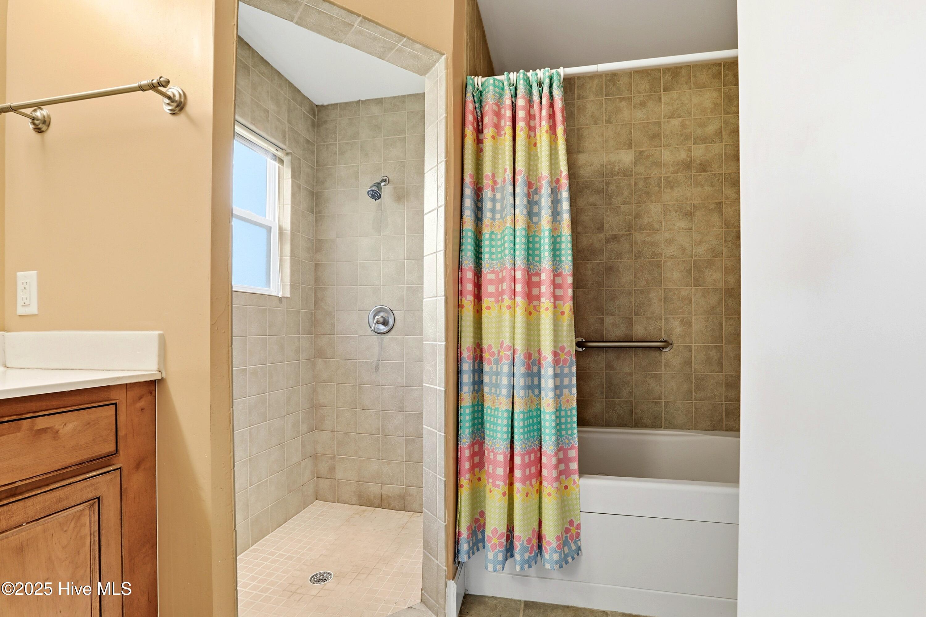 100543603 | Photo 14