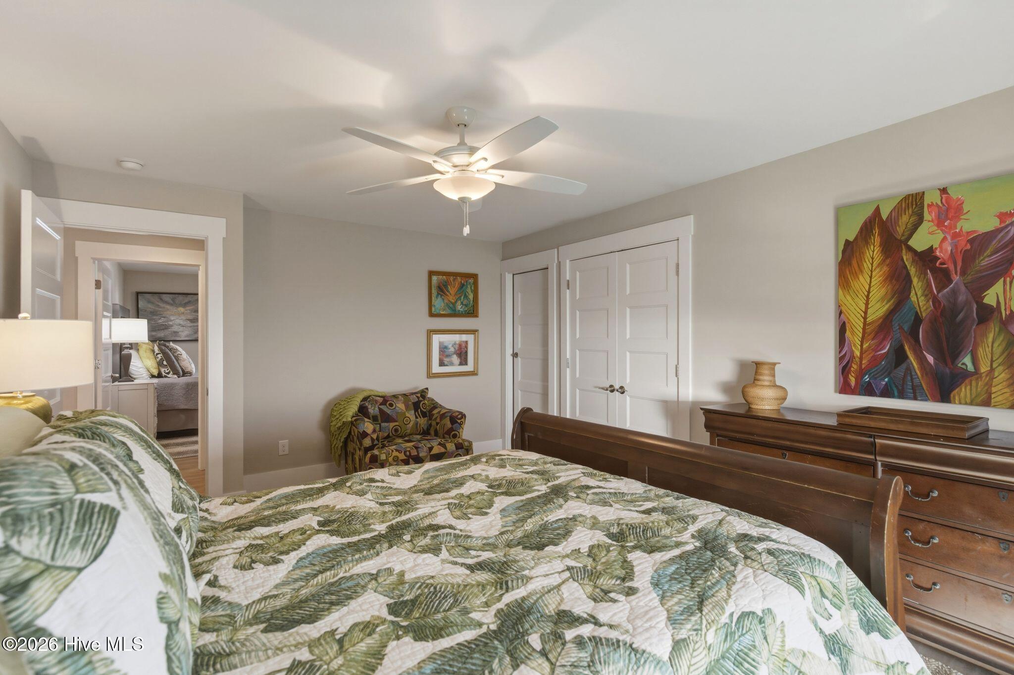 100562049 | Photo 43